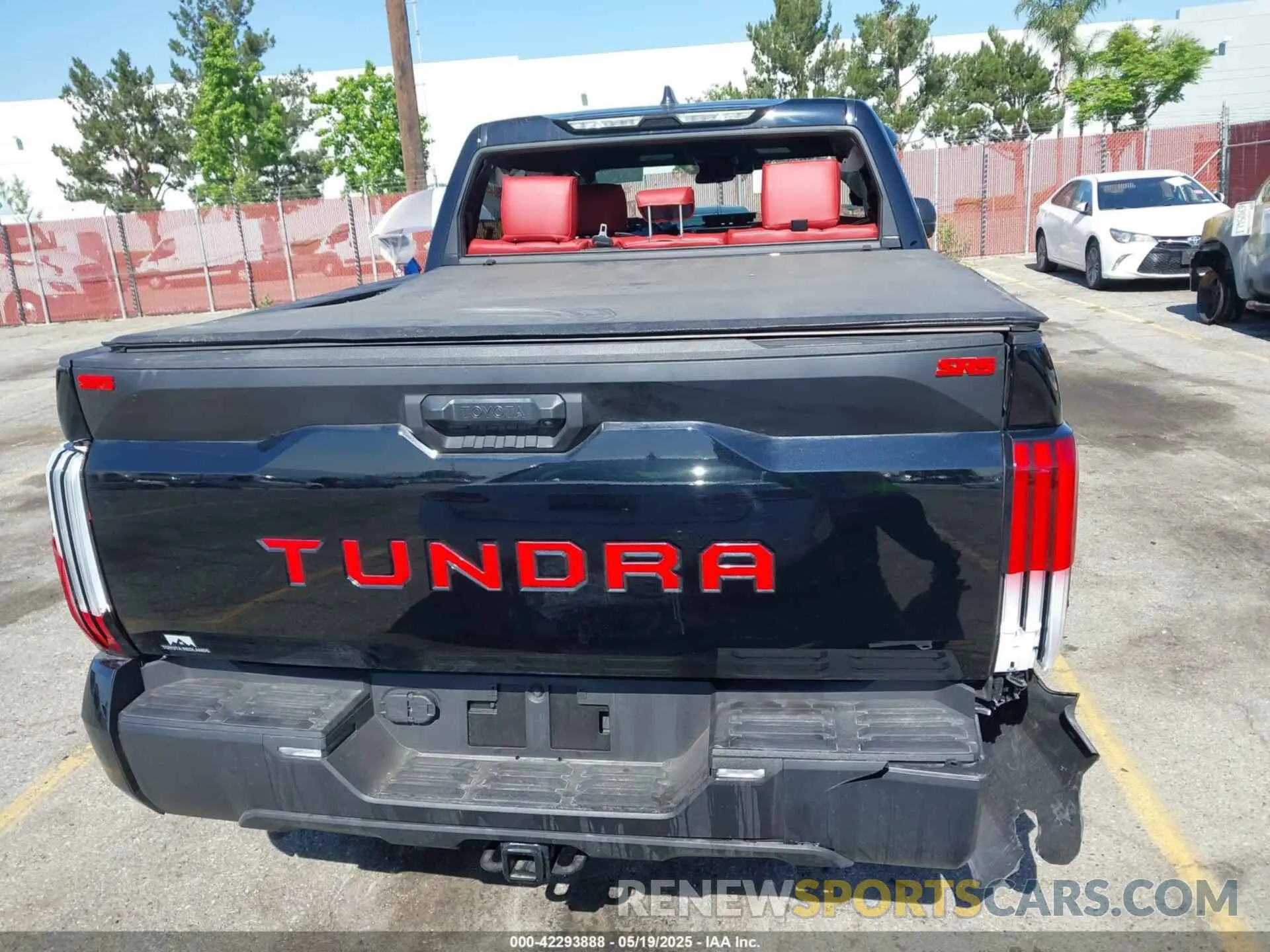 17 Photograph of a damaged car 5TFLA5AB8SX045320 TOYOTA TUNDRA 2025