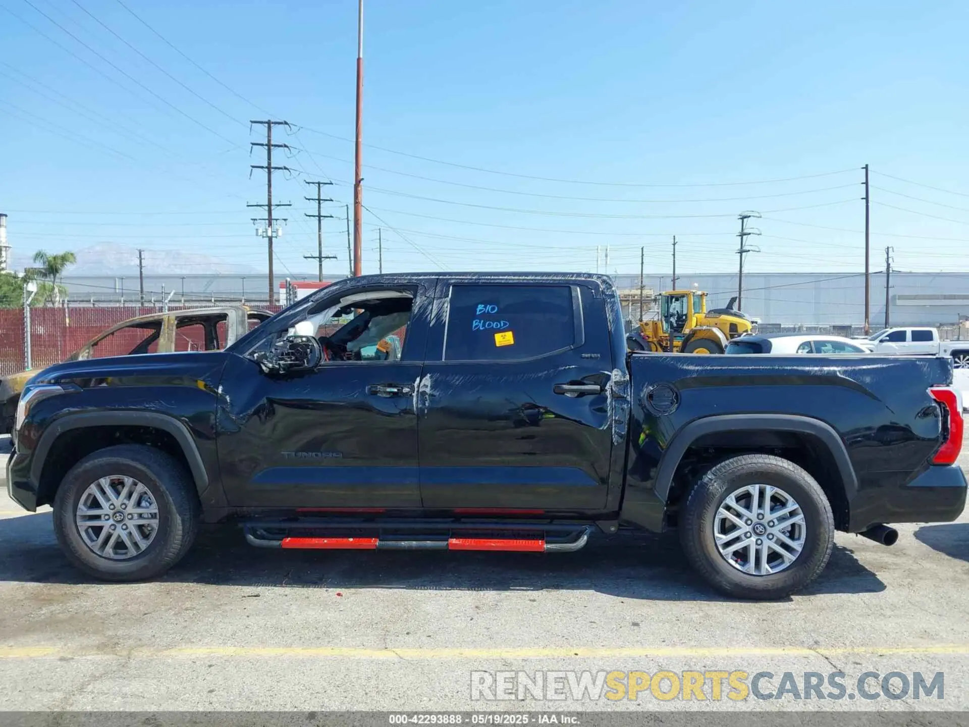 18 Photograph of a damaged car 5TFLA5AB8SX045320 TOYOTA TUNDRA 2025