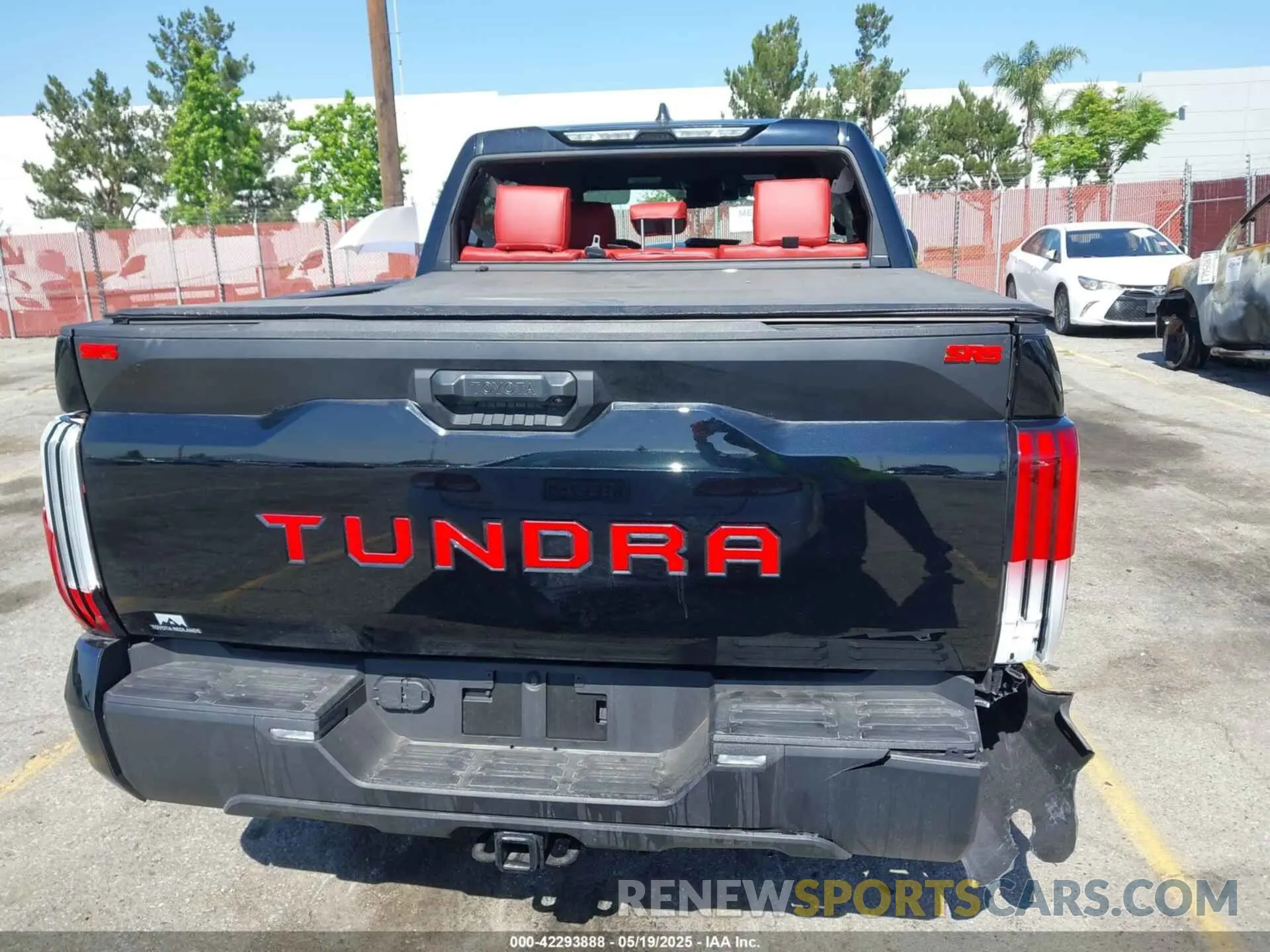 6 Photograph of a damaged car 5TFLA5AB8SX045320 TOYOTA TUNDRA 2025