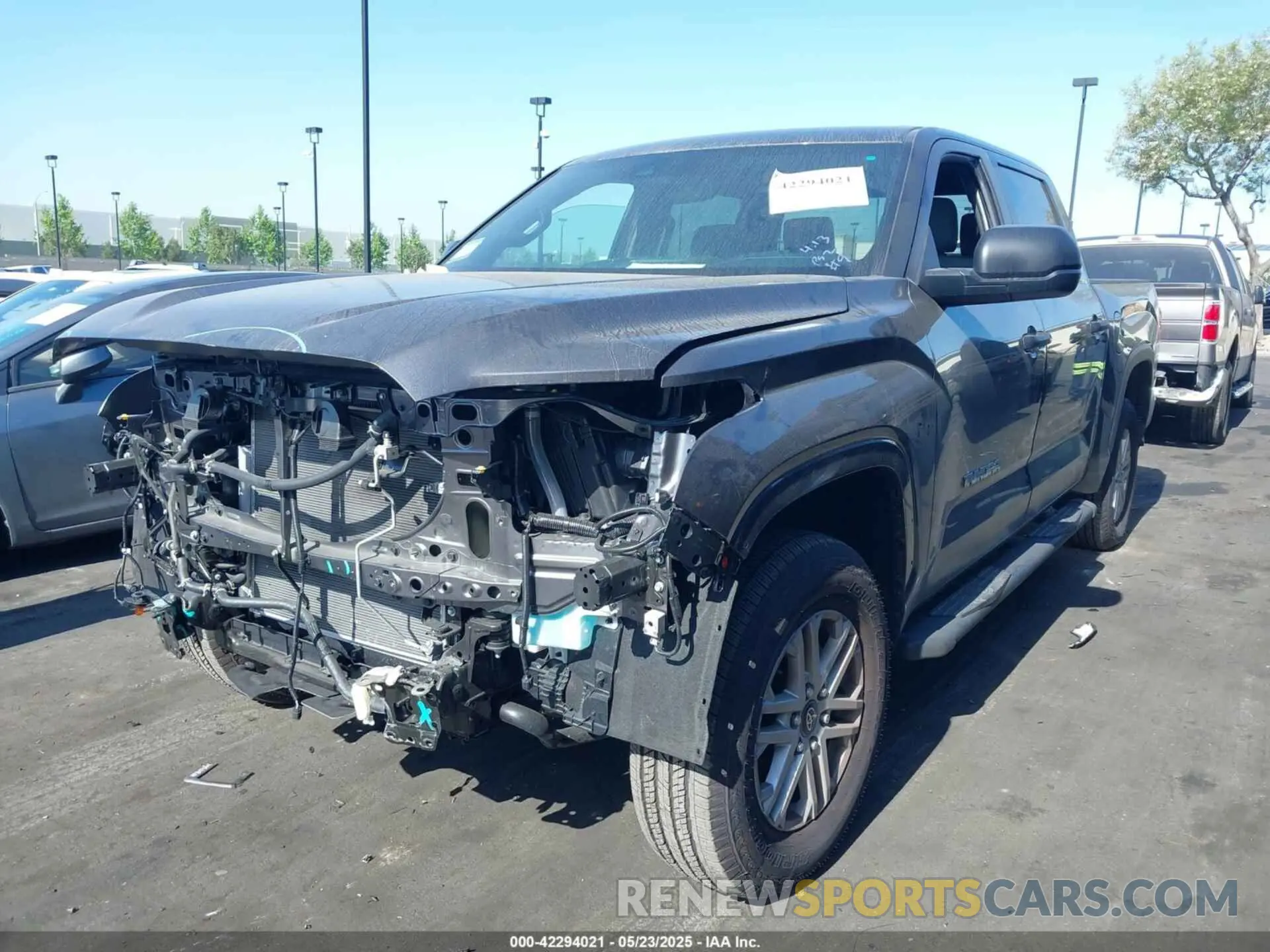 2 Фотография поврежденного автомобиля 5TFLA5DB1SX263126 TOYOTA TUNDRA 2025