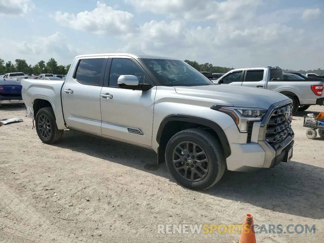 4 Photograph of a damaged car 5TFNA5DBXSX272271 TOYOTA TUNDRA 2025