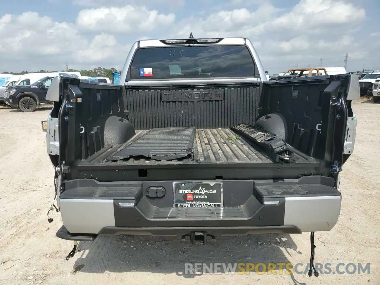 6 Photograph of a damaged car 5TFNA5DBXSX272271 TOYOTA TUNDRA 2025