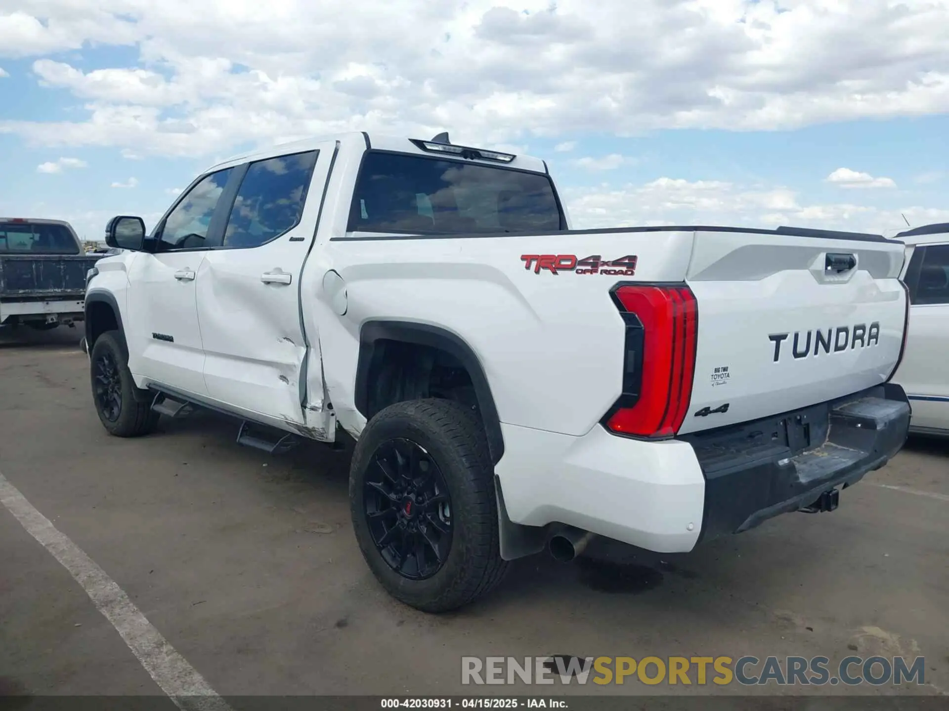 3 Фотография поврежденного автомобиля 5TFWA5DB2SX248907 TOYOTA TUNDRA 2025