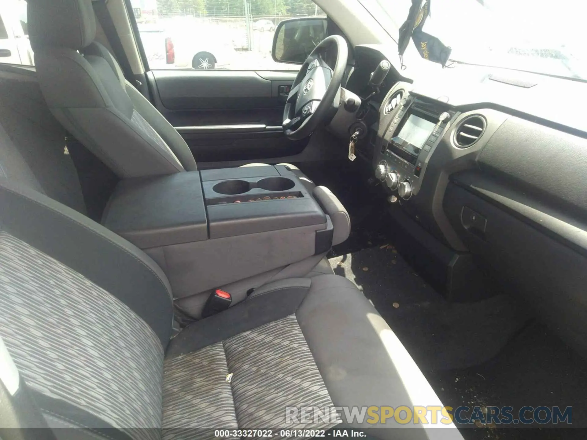5 Photograph of a damaged car 5TFRM5F1XKX134890 TOYOTA TUNDRA 2WD 2019
