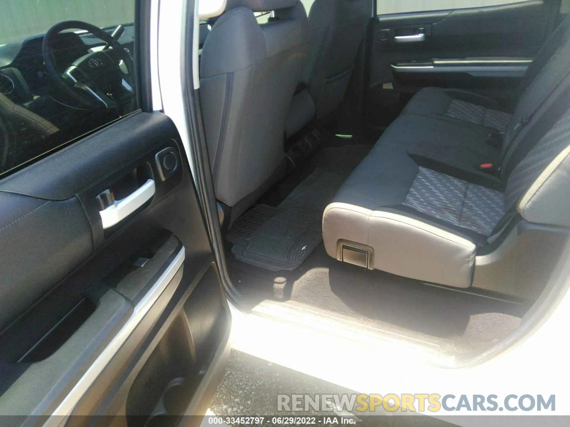 7 Фотография поврежденного автомобиля 5TFEY5F18LX256846 TOYOTA TUNDRA 2WD 2020