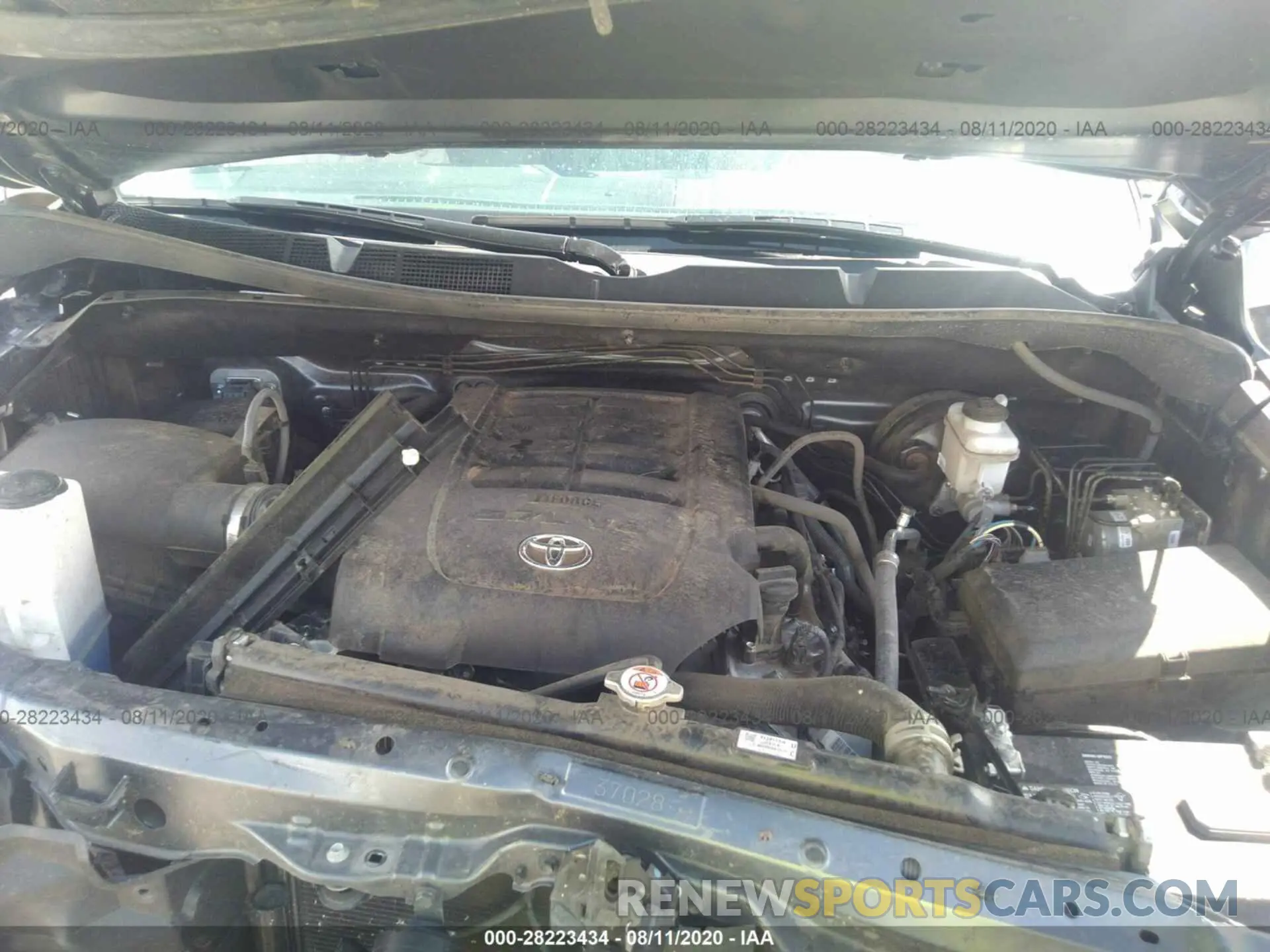 10 Photograph of a damaged car 5TFAY5F15KX833460 TOYOTA TUNDRA 4WD 2019