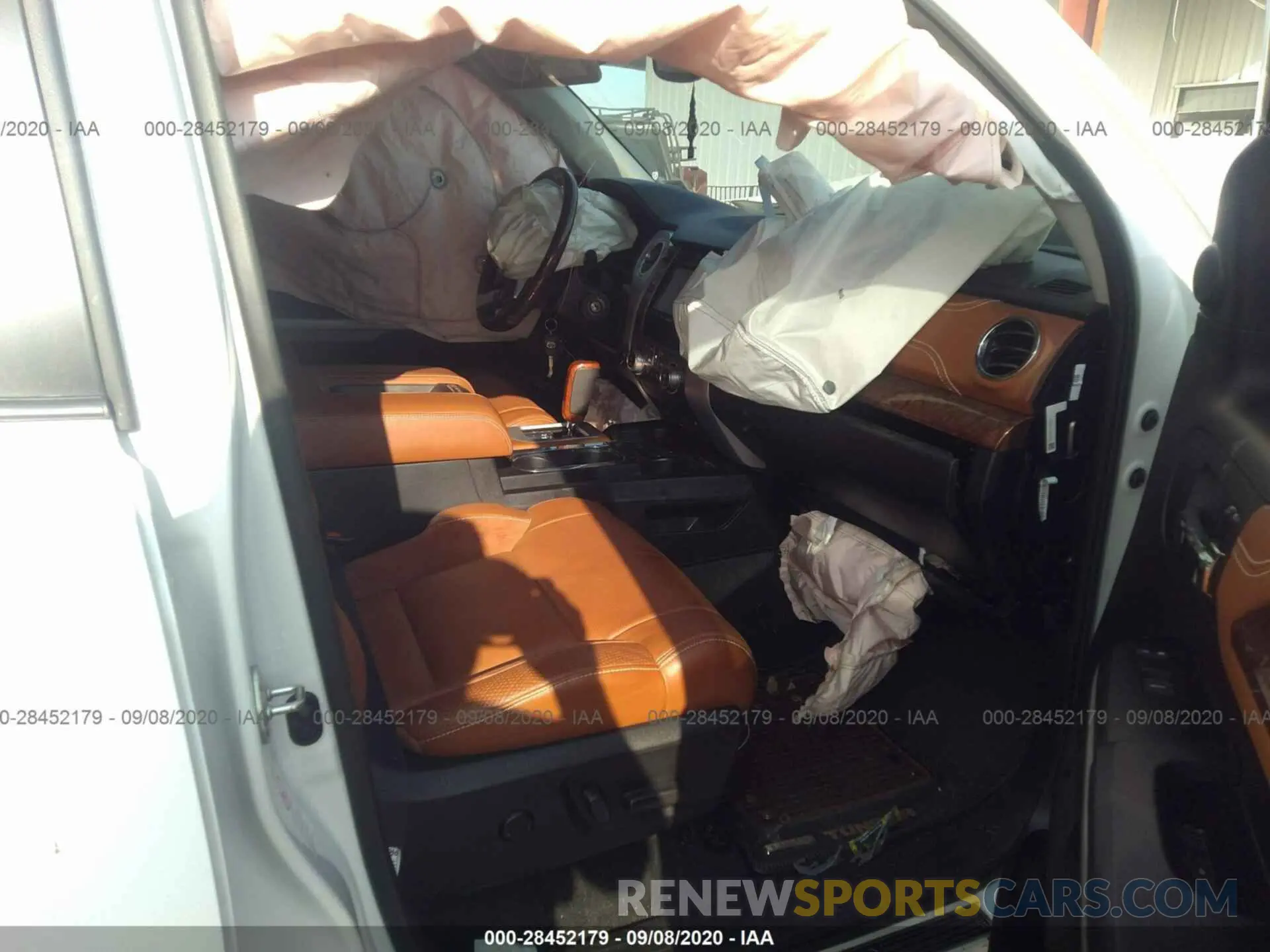 5 Photograph of a damaged car 5TFAY5F18KX849720 TOYOTA TUNDRA 4WD 2019