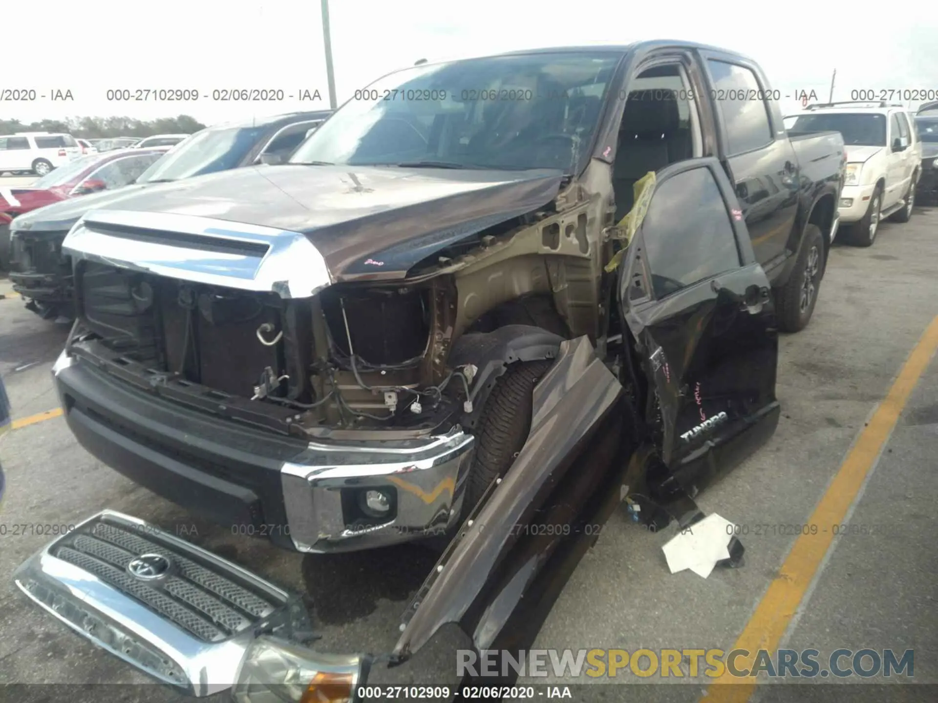 6 Photograph of a damaged car 5TFHY5F19KX828812 TOYOTA TUNDRA 4WD 2019