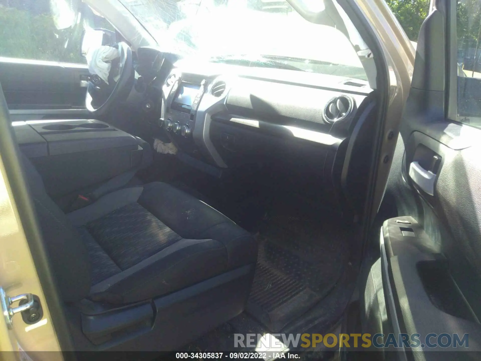 5 Photograph of a damaged car 5TFUM5F13KX082755 TOYOTA TUNDRA 4WD 2019