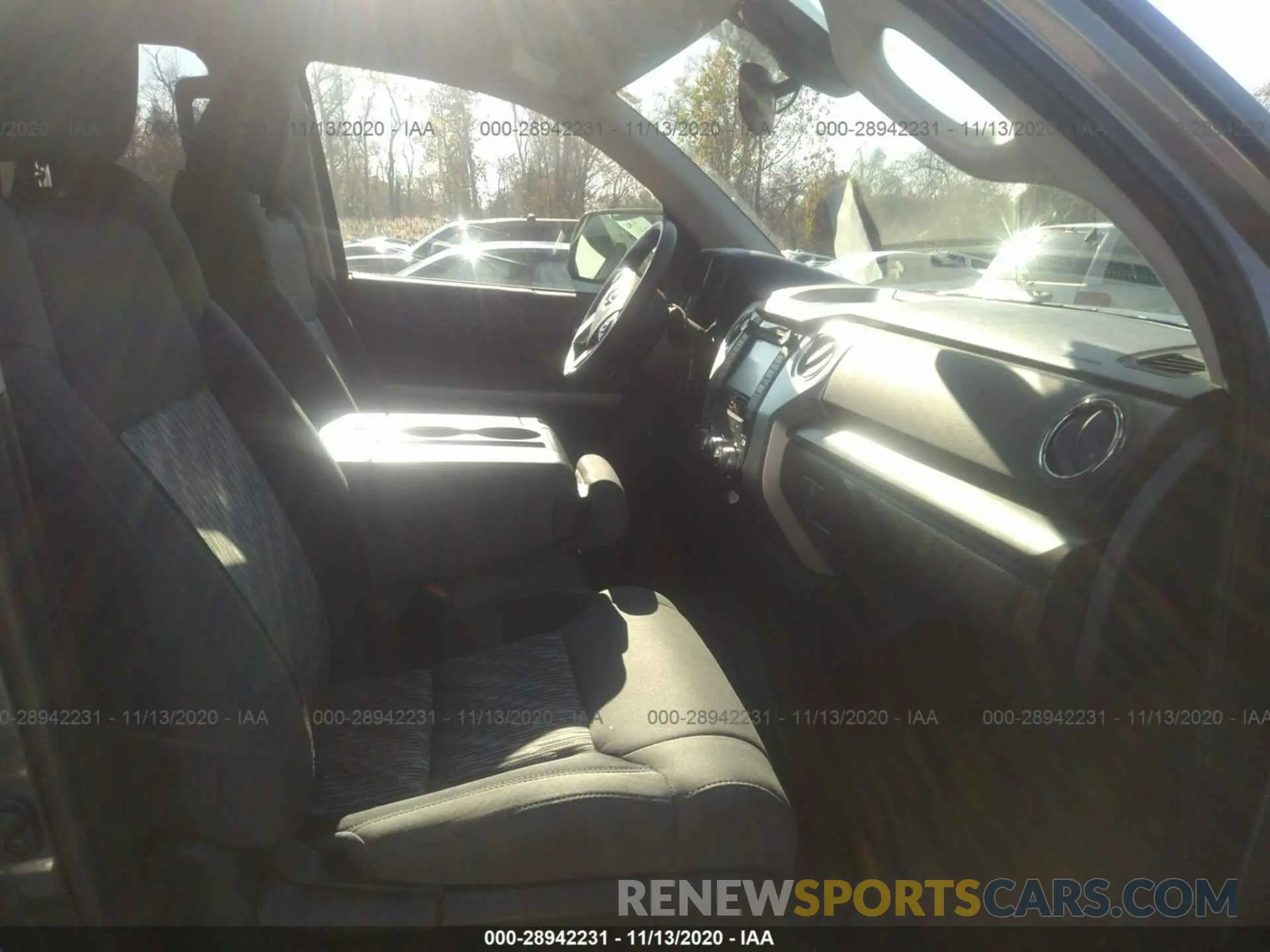 5 Photograph of a damaged car 5TFUM5F18KX083240 TOYOTA TUNDRA 4WD 2019