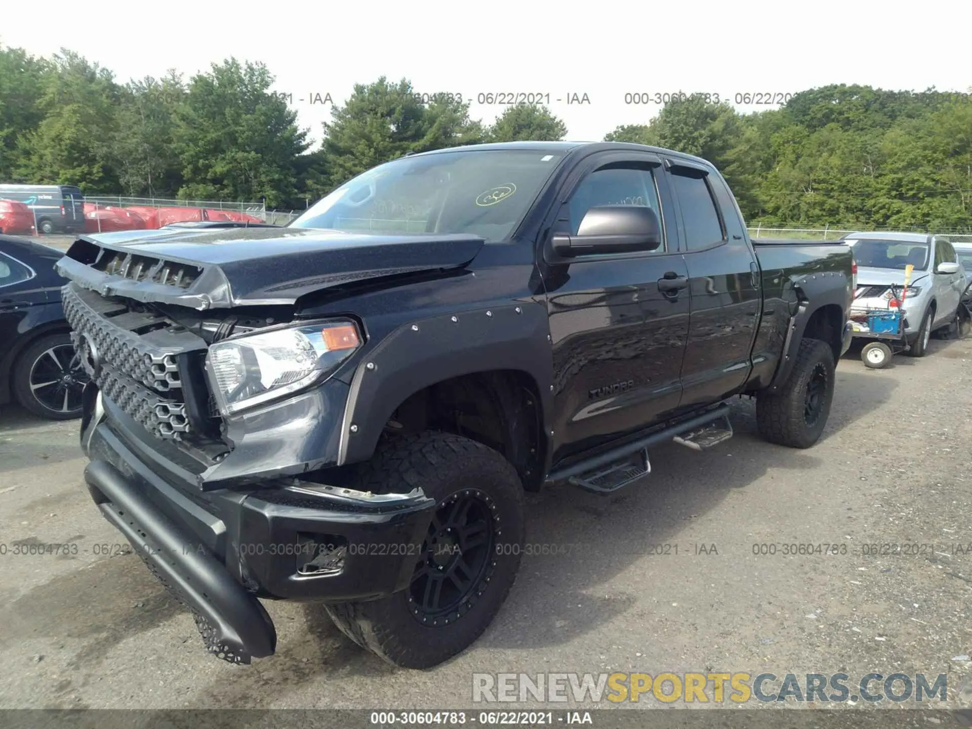 2 Фотография поврежденного автомобиля 5TFUM5F1XKX082803 TOYOTA TUNDRA 4WD 2019