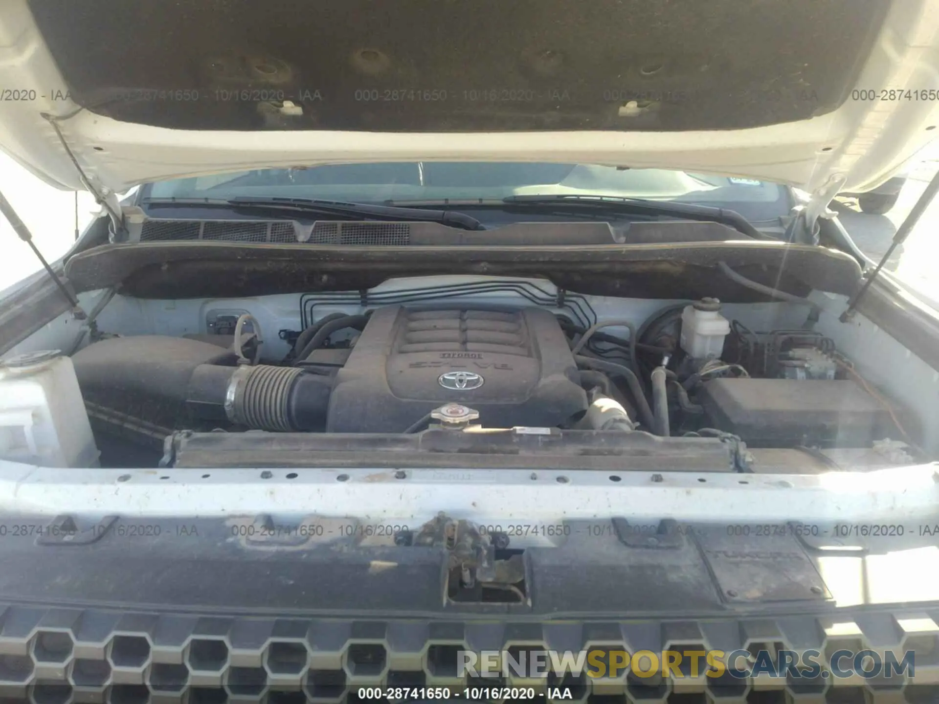 10 Photograph of a damaged car 5TFUW5F18KX844956 TOYOTA TUNDRA 4WD 2019