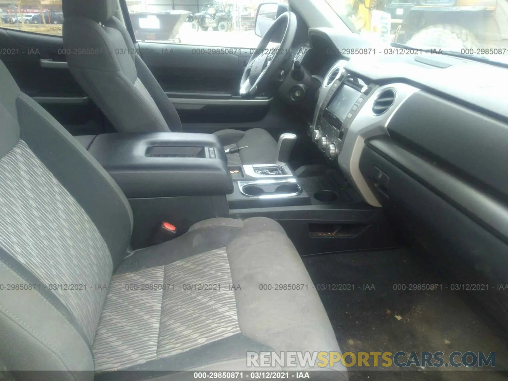 5 Photograph of a damaged car 5TFUY5F13KX778438 TOYOTA TUNDRA 4WD 2019