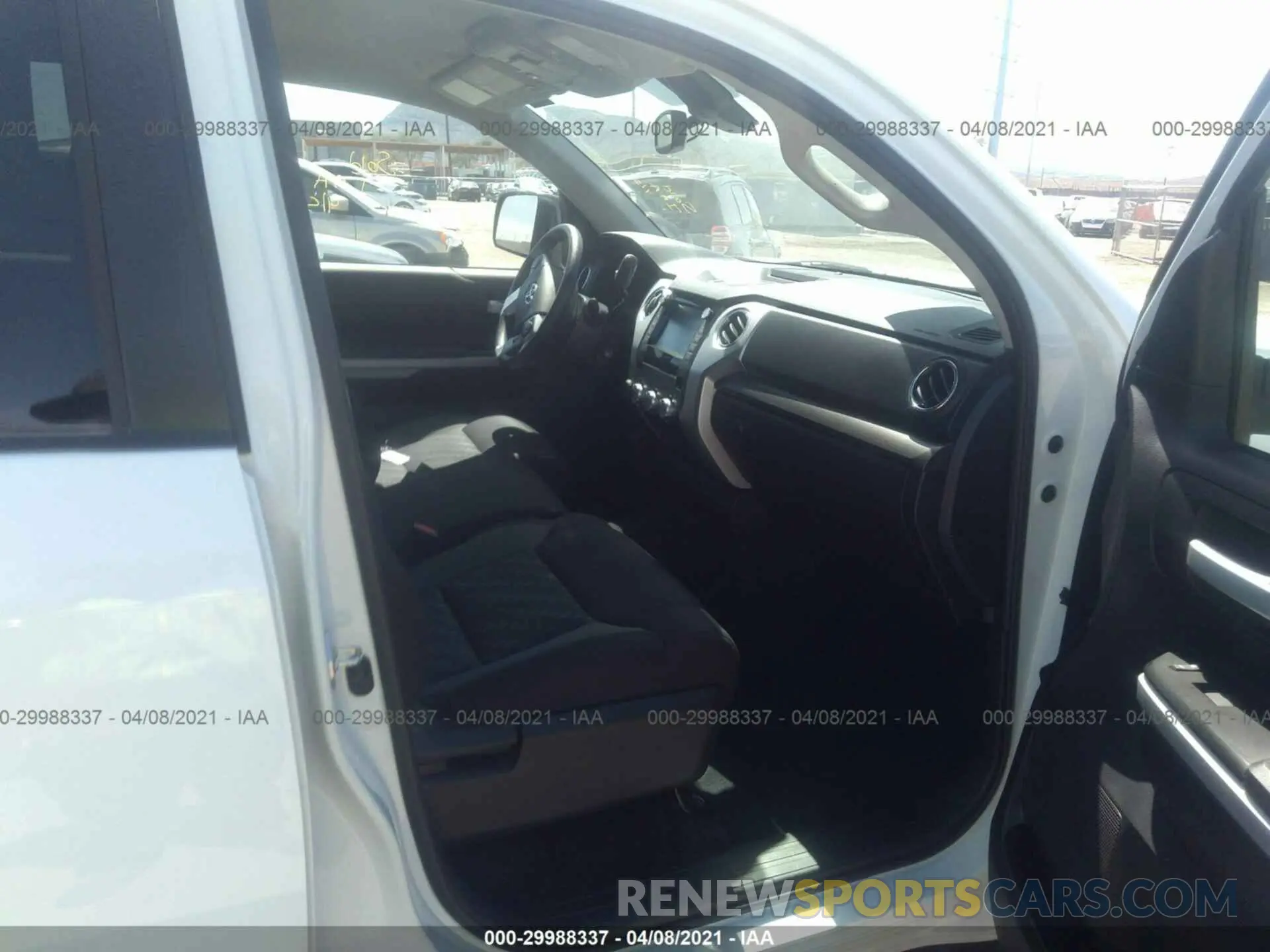 5 Photograph of a damaged car 5TFDY5F12LX914219 TOYOTA TUNDRA 4WD 2020