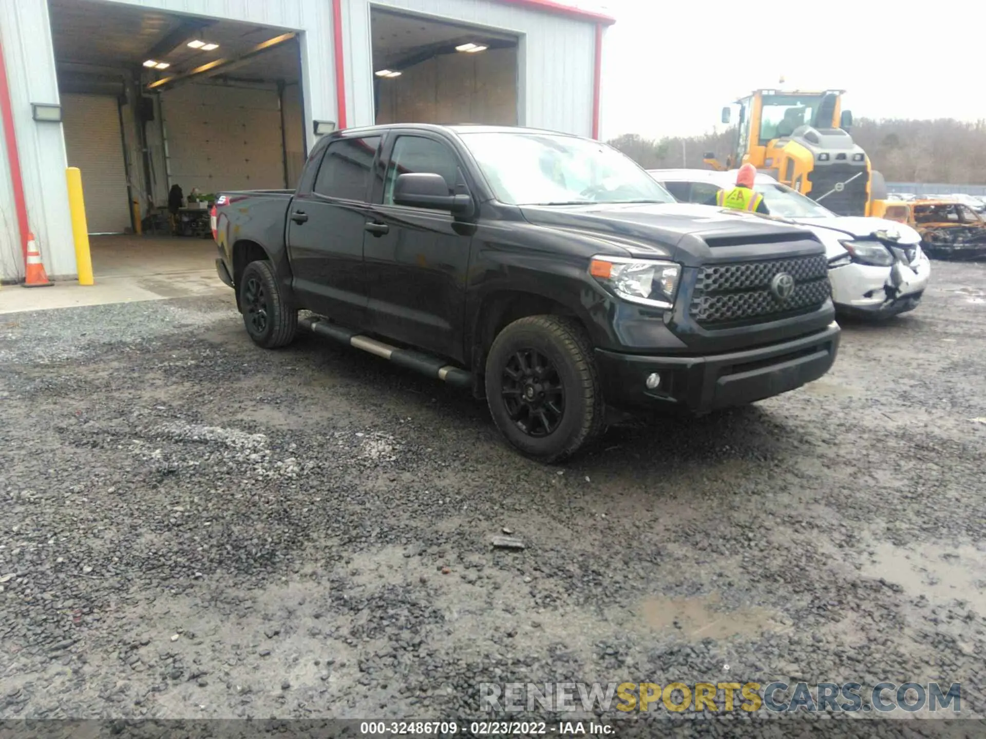 1 Photograph of a damaged car 5TFDY5F12LX917315 TOYOTA TUNDRA 4WD 2020