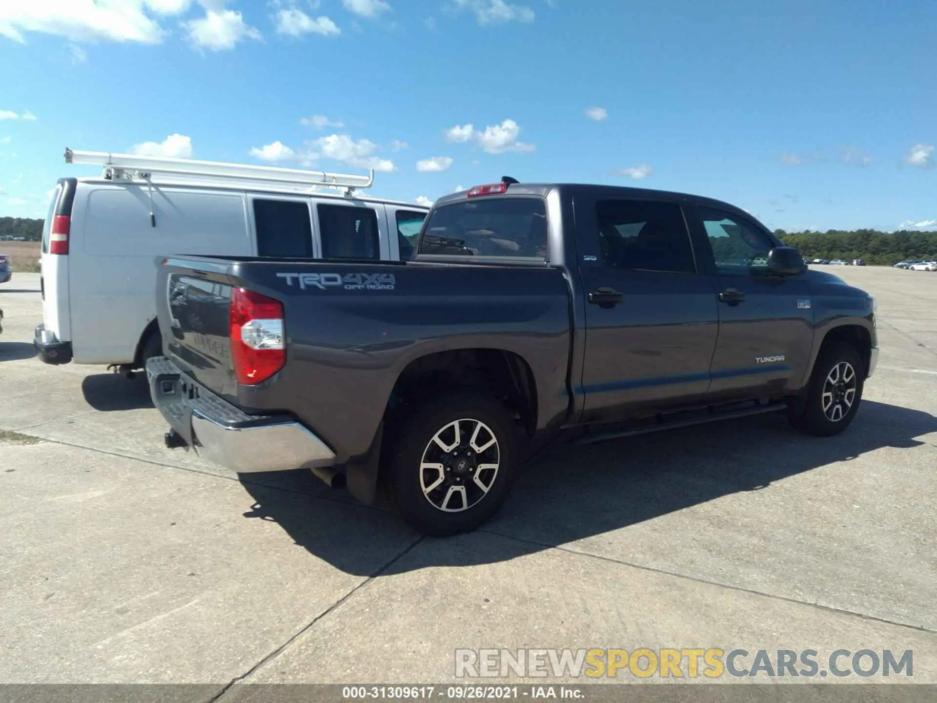 4 Photograph of a damaged car 5TFDY5F15LX940054 TOYOTA TUNDRA 4WD 2020