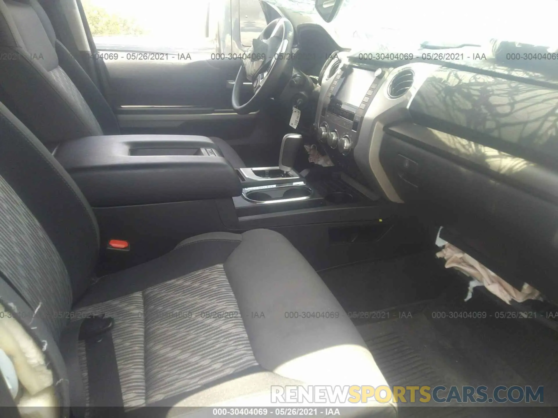 5 Photograph of a damaged car 5TFDY5F15LX944136 TOYOTA TUNDRA 4WD 2020