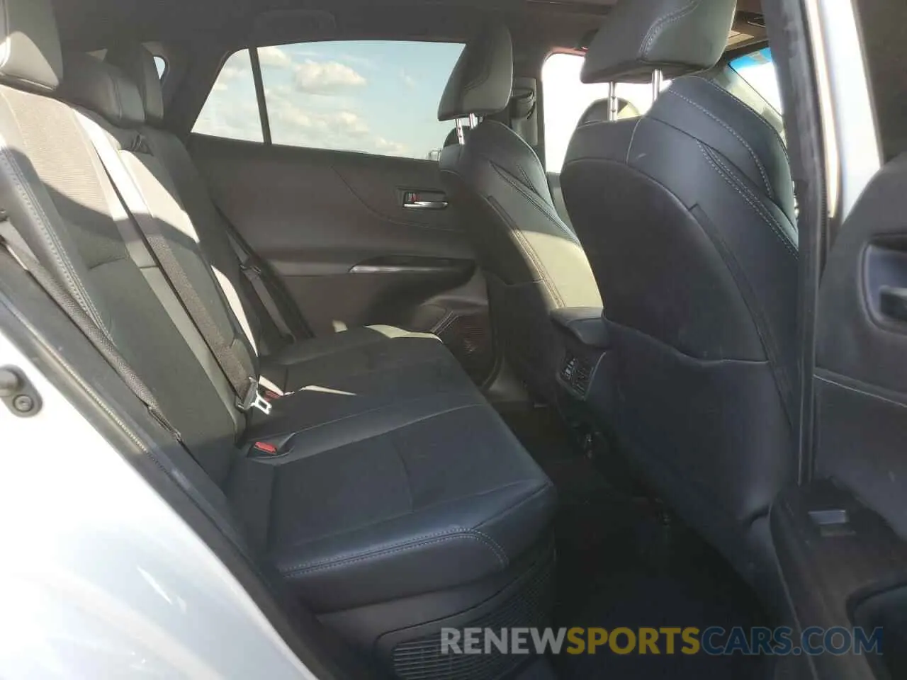 11 Photograph of a damaged car JTEAAAAH1MJ032043 TOYOTA VENZA 2021