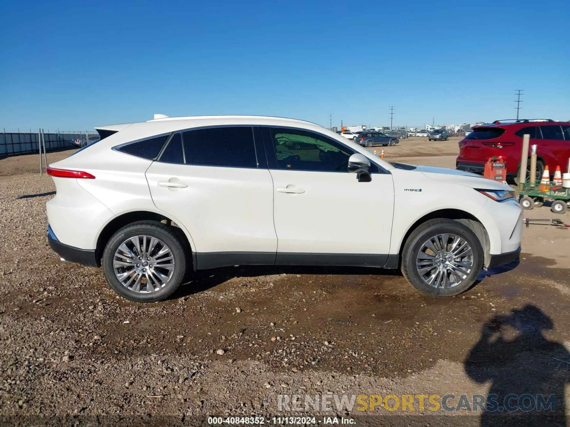 13 Photograph of a damaged car JTEAAAAH1MJ037985 TOYOTA VENZA 2021