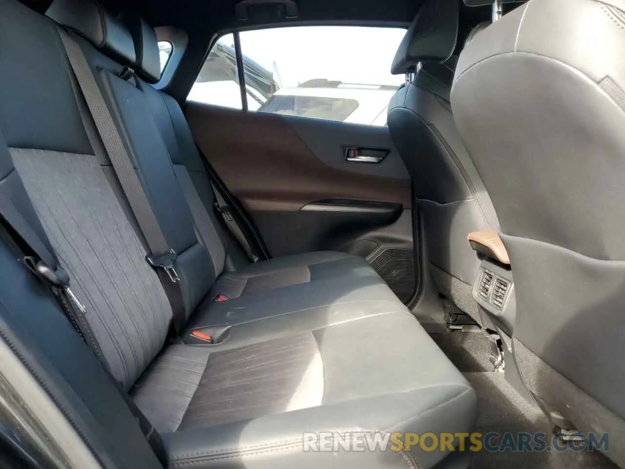 11 Фотография поврежденного автомобиля JTEAAAAH2MJ031077 TOYOTA VENZA 2021