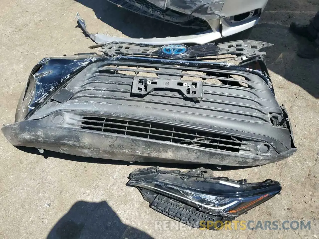 13 Photograph of a damaged car JTEAAAAH2MJ052446 TOYOTA VENZA 2021