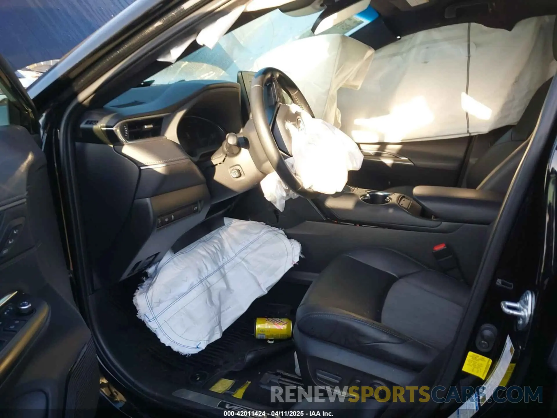 17 Photograph of a damaged car JTEAAAAH2MJ069392 TOYOTA VENZA 2021