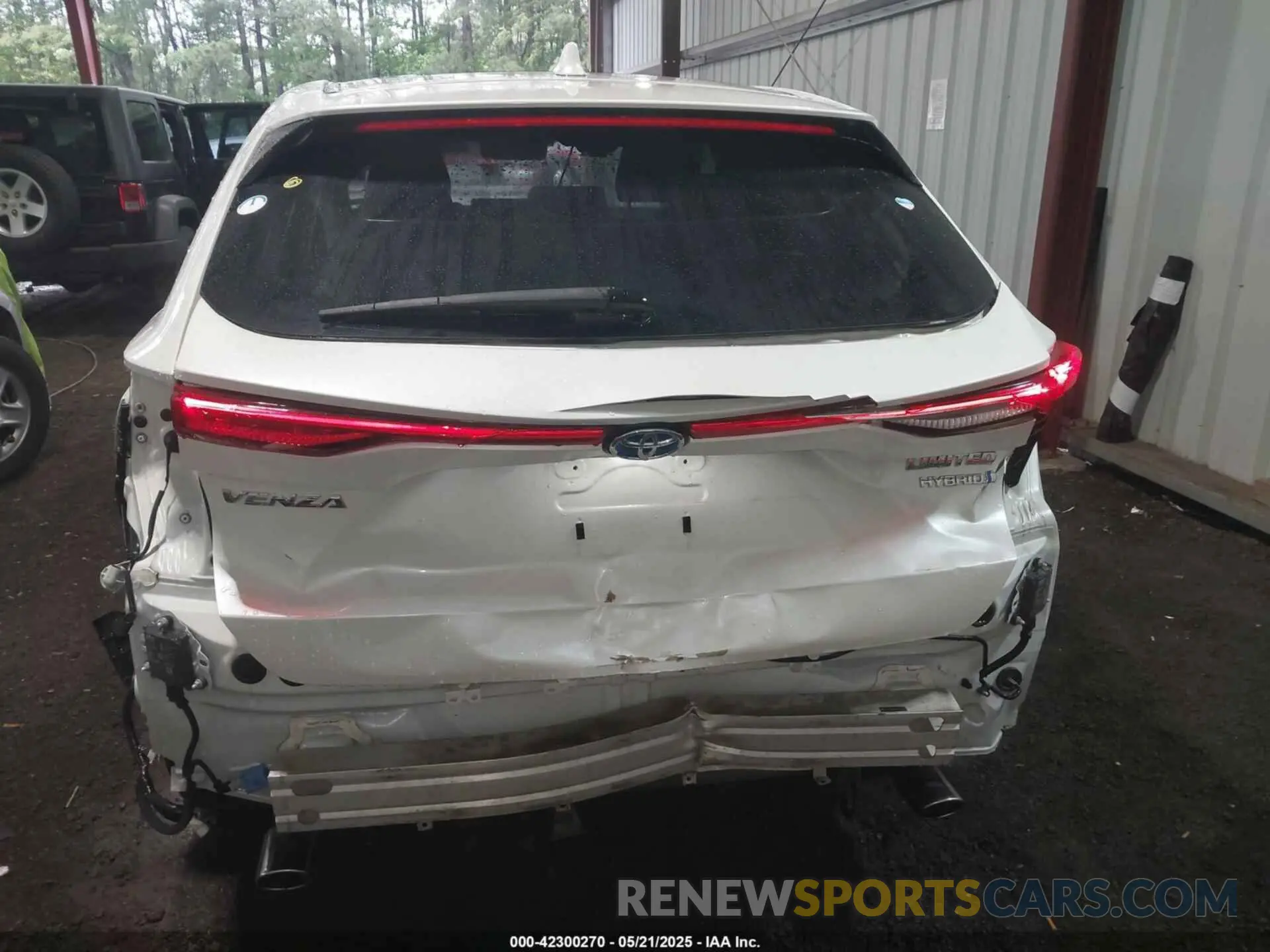 17 Photograph of a damaged car JTEAAAAH5MJ010949 TOYOTA VENZA 2021