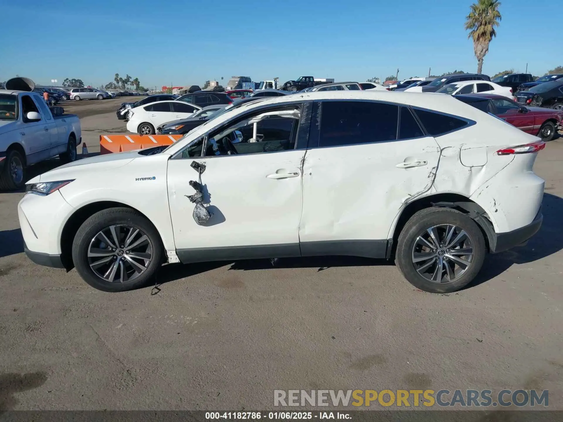 14 Photograph of a damaged car JTEAAAAH5MJ045863 TOYOTA VENZA 2021