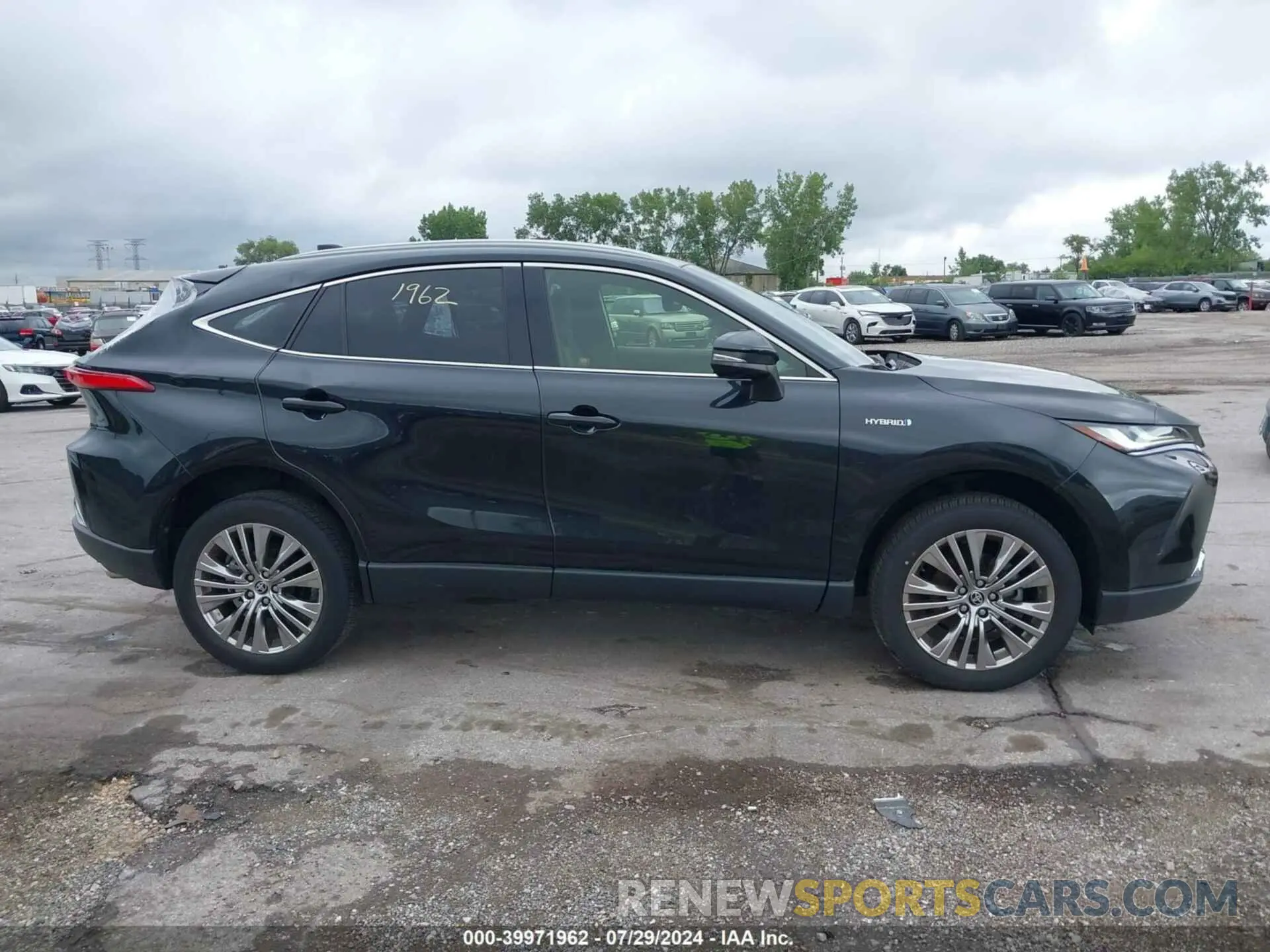 13 Photograph of a damaged car JTEAAAAH5MJ051632 TOYOTA VENZA 2021