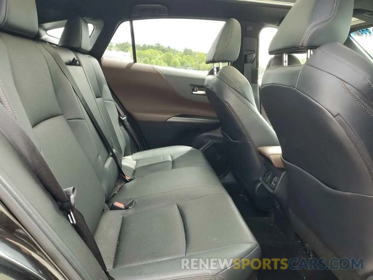11 Photograph of a damaged car JTEAAAAH6MJ017604 TOYOTA VENZA 2021