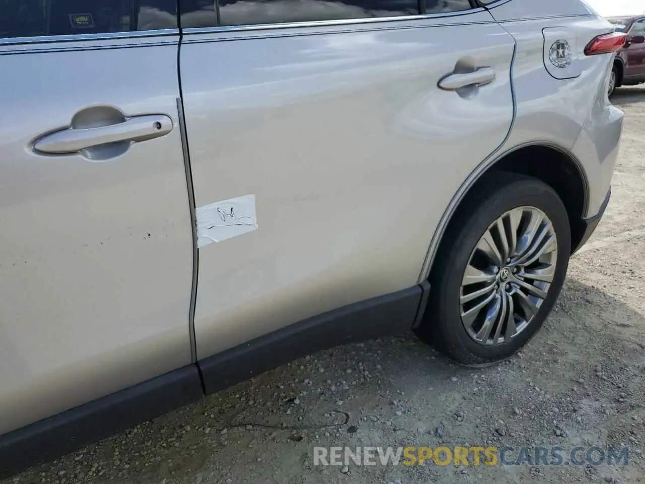 13 Photograph of a damaged car JTEAAAAH7MJ059263 TOYOTA VENZA 2021