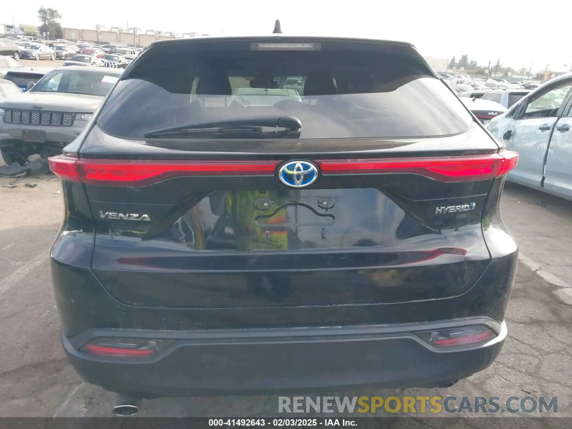 17 Photograph of a damaged car JTEAAAAH8MJ031018 TOYOTA VENZA 2021