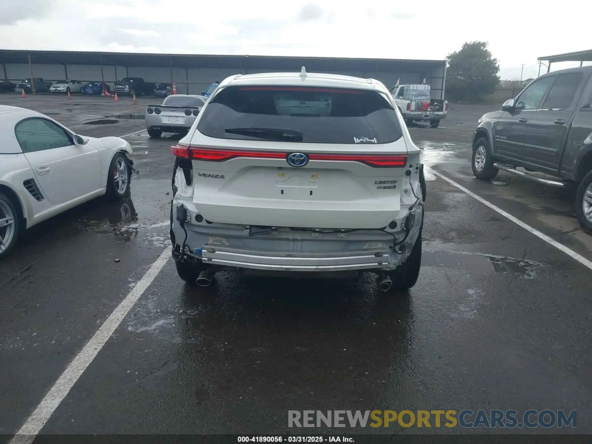 17 Photograph of a damaged car JTEAAAAH9MJ025535 TOYOTA VENZA 2021
