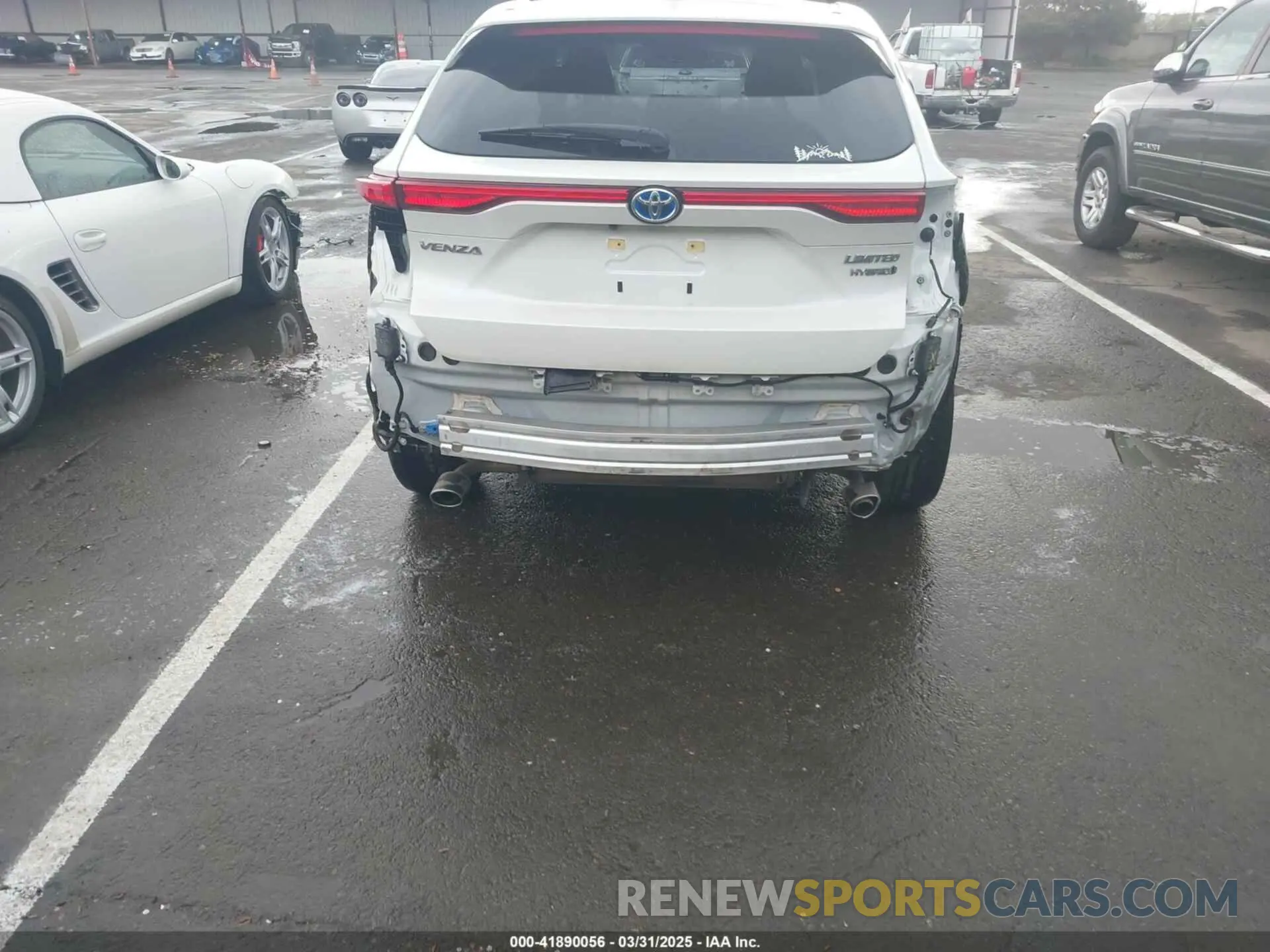 18 Photograph of a damaged car JTEAAAAH9MJ025535 TOYOTA VENZA 2021