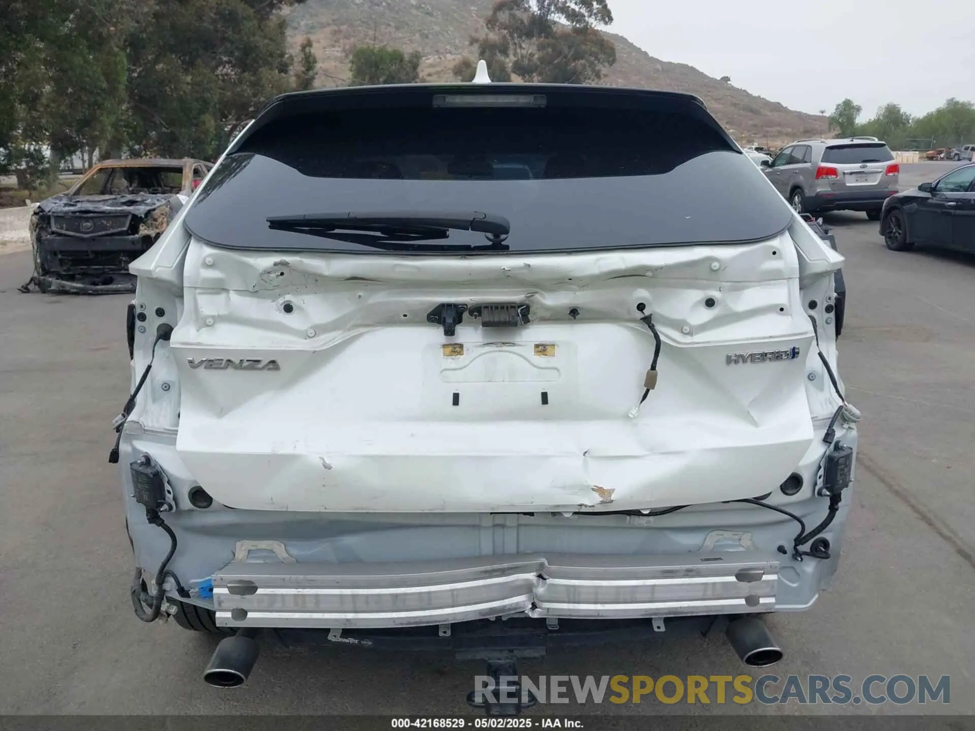 17 Photograph of a damaged car JTEAAAAH9MJ053383 TOYOTA VENZA 2021