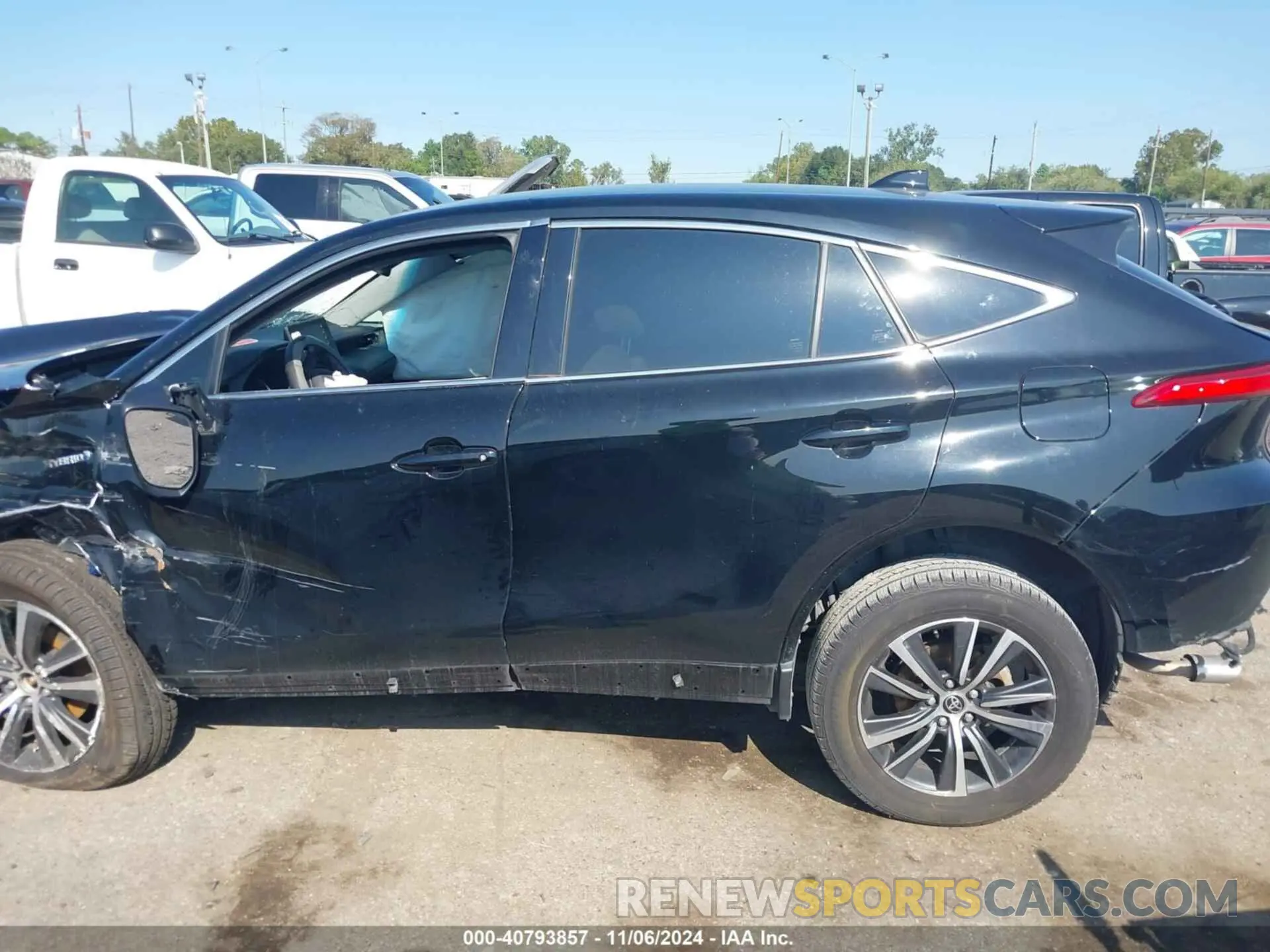 14 Photograph of a damaged car JTEAAAAHXMJ068488 TOYOTA VENZA 2021