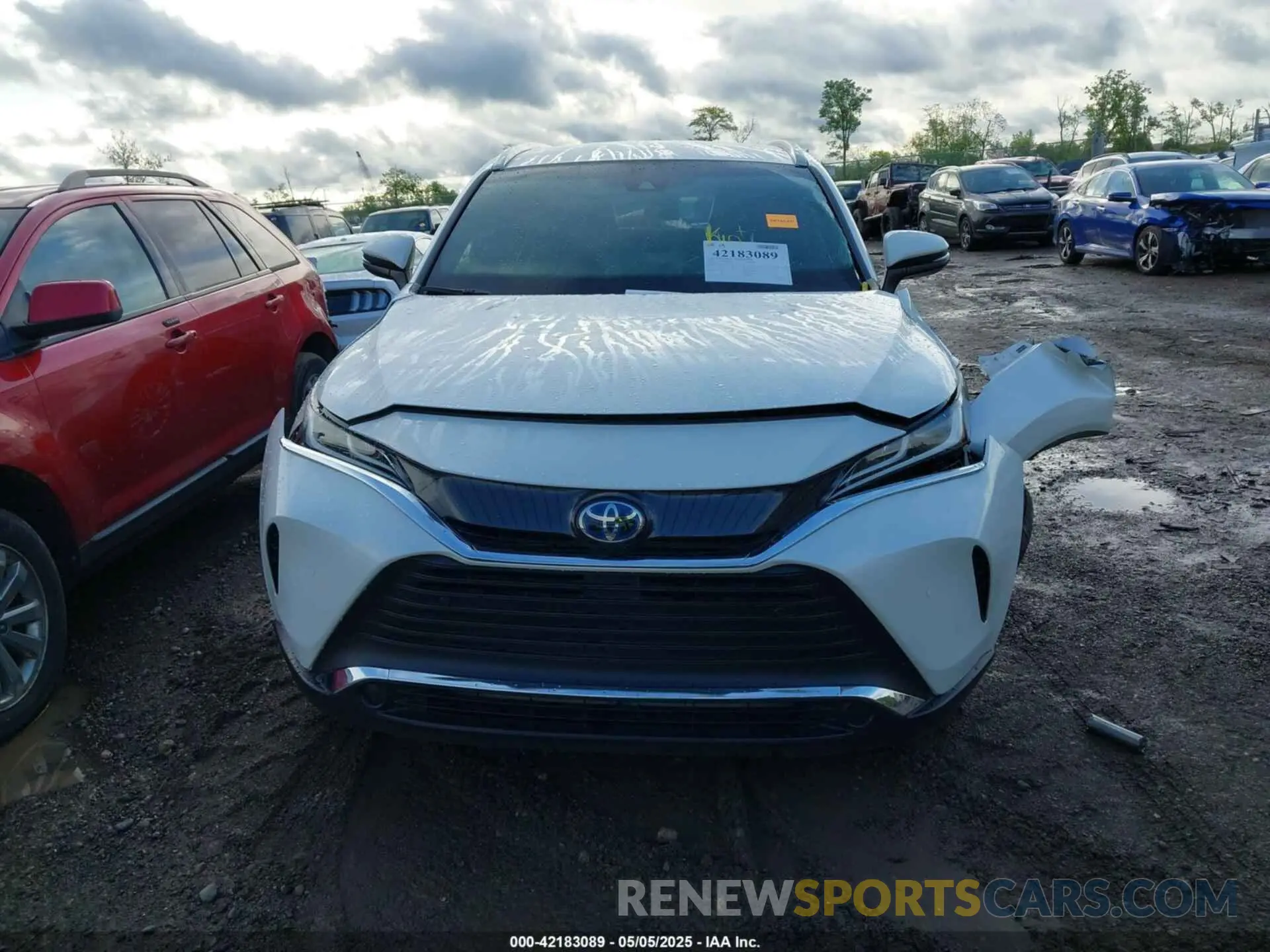 12 Photograph of a damaged car JTEAAAAHXMJ071410 TOYOTA VENZA 2021