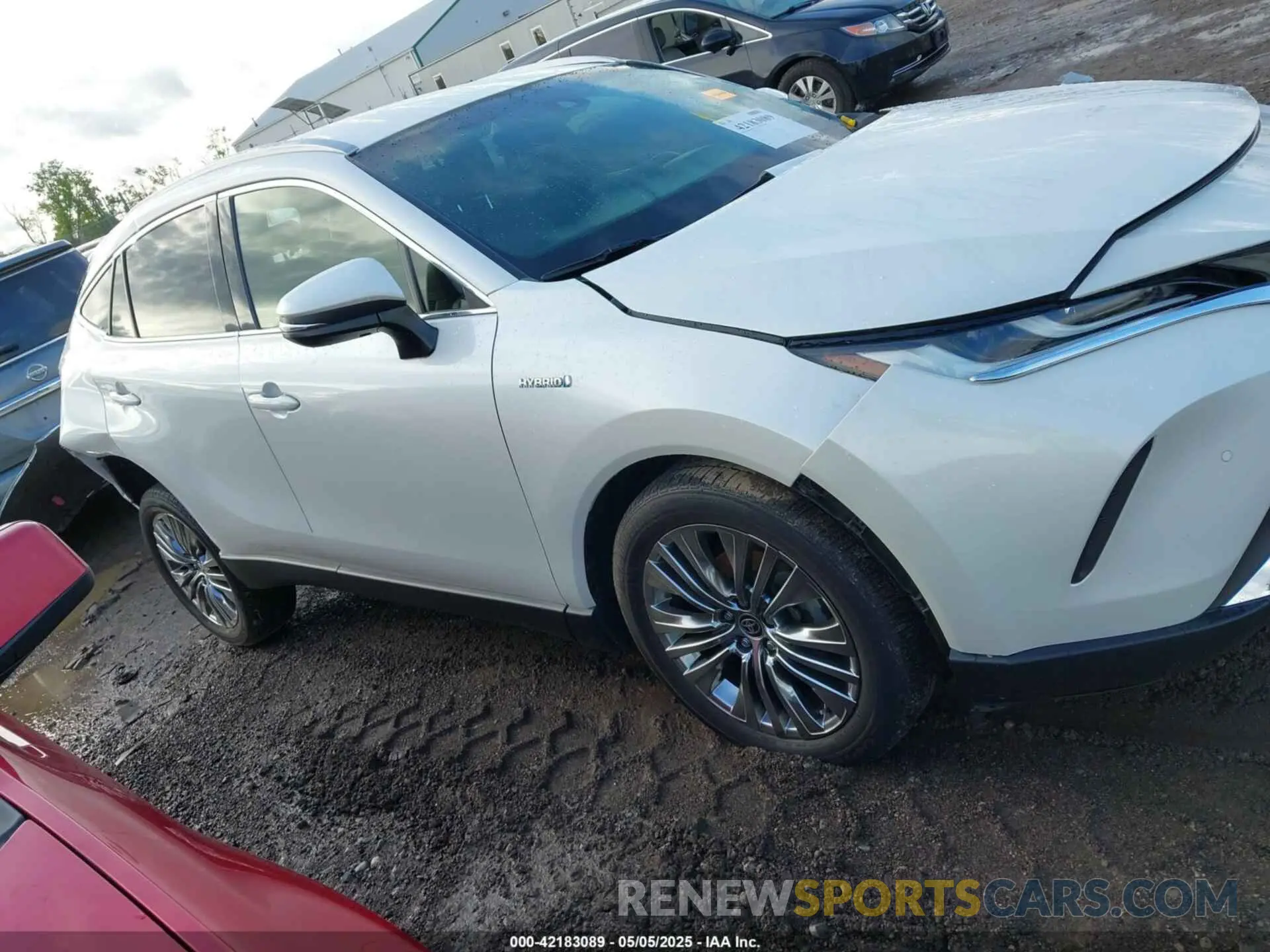 13 Photograph of a damaged car JTEAAAAHXMJ071410 TOYOTA VENZA 2021