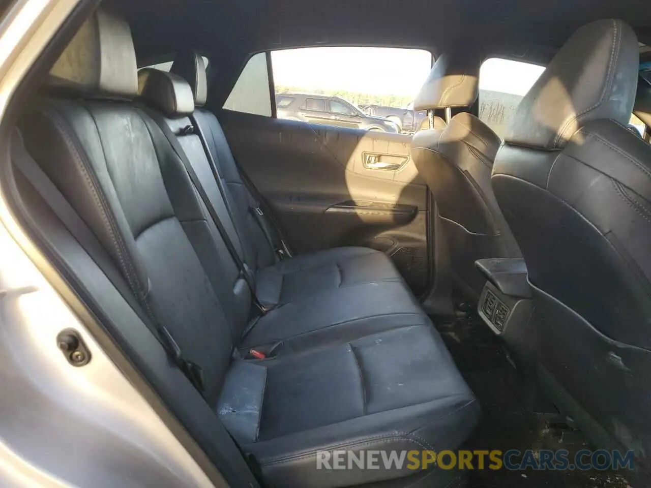 11 Photograph of a damaged car JTEAAAAH4NJ114589 TOYOTA VENZA 2022