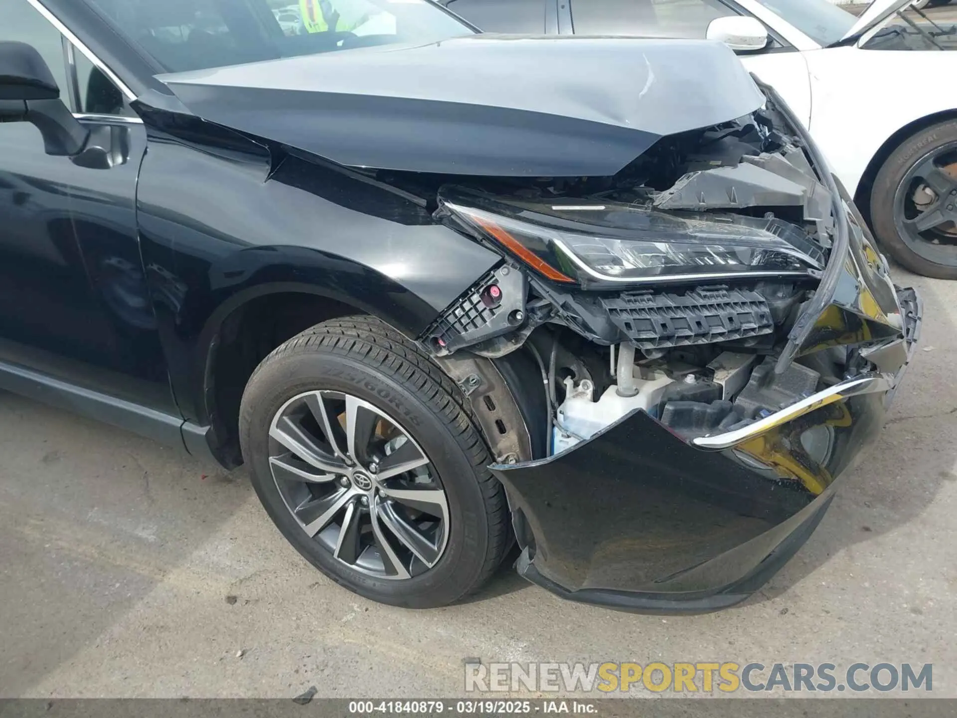 17 Photograph of a damaged car JTEAAAAH5NJ093705 TOYOTA VENZA 2022
