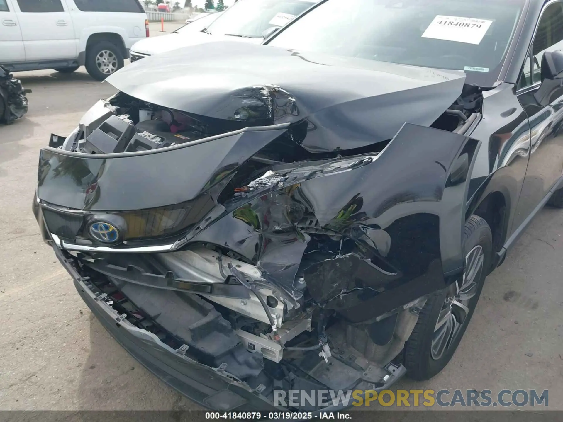 18 Photograph of a damaged car JTEAAAAH5NJ093705 TOYOTA VENZA 2022