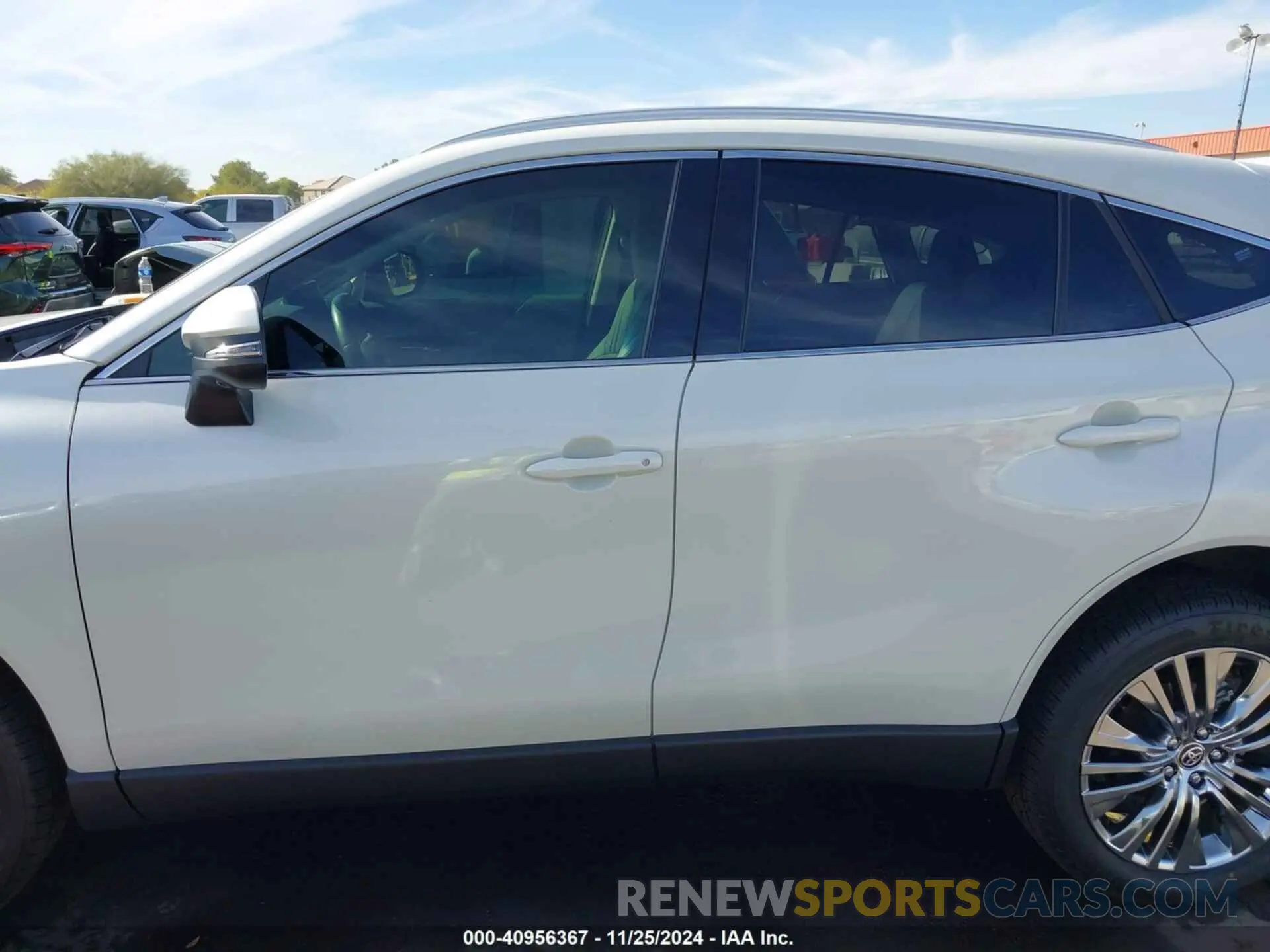 14 Photograph of a damaged car JTEAAAAH5NJ098614 TOYOTA VENZA 2022