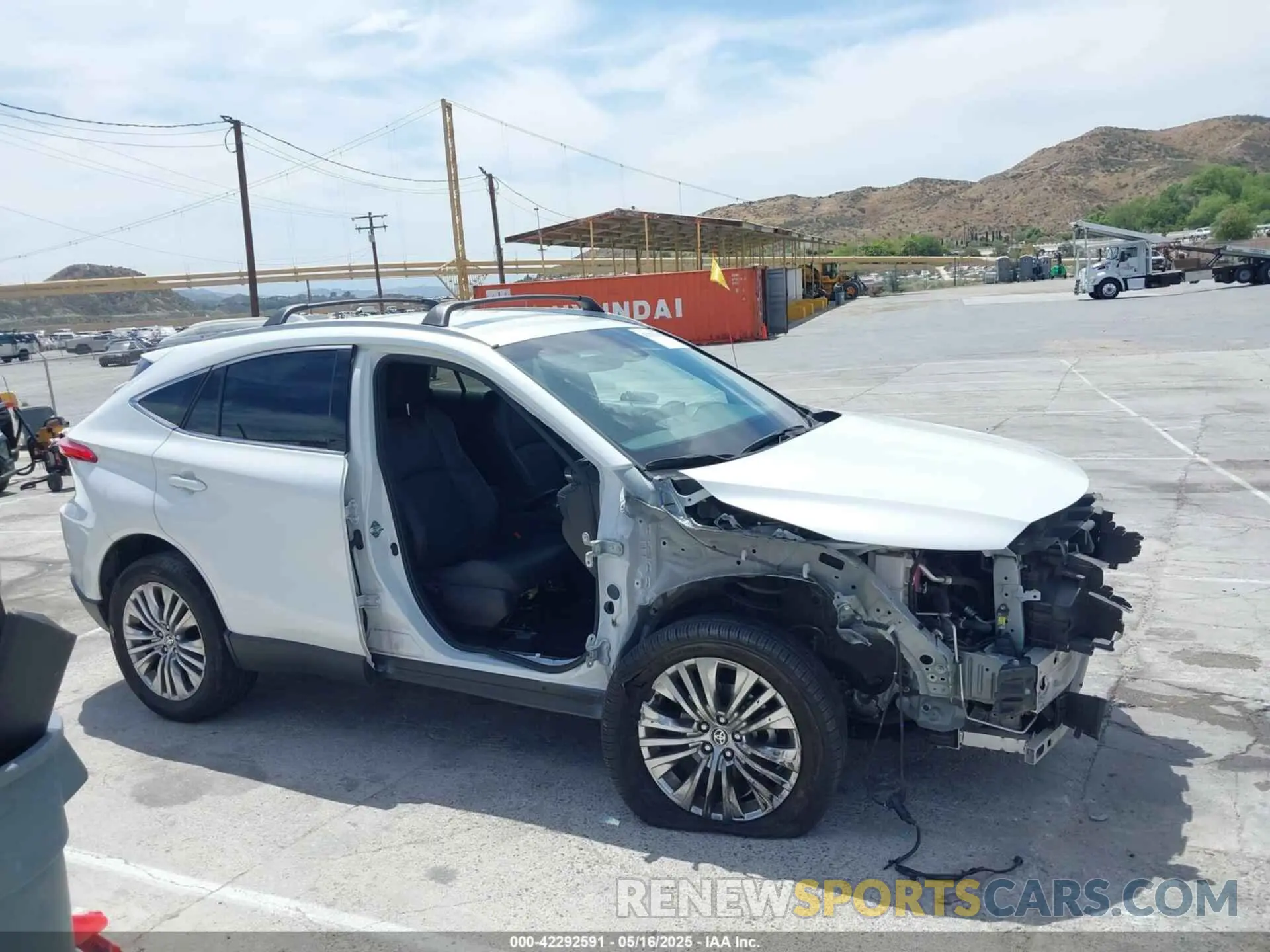 14 Photograph of a damaged car JTEAAAAH1PJ135399 TOYOTA VENZA 2023