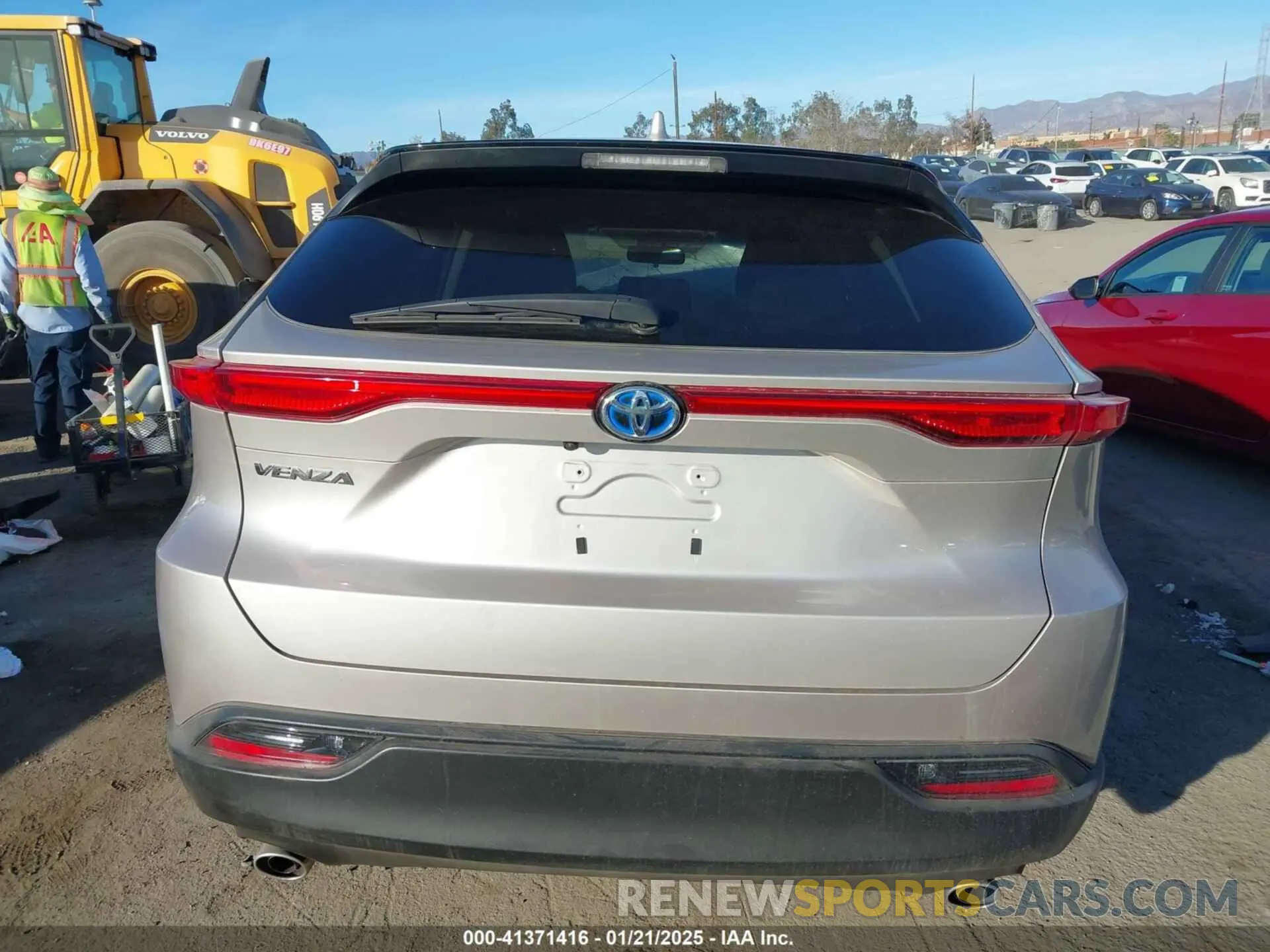 15 Photograph of a damaged car JTEAAAAH7PJ143880 TOYOTA VENZA 2023