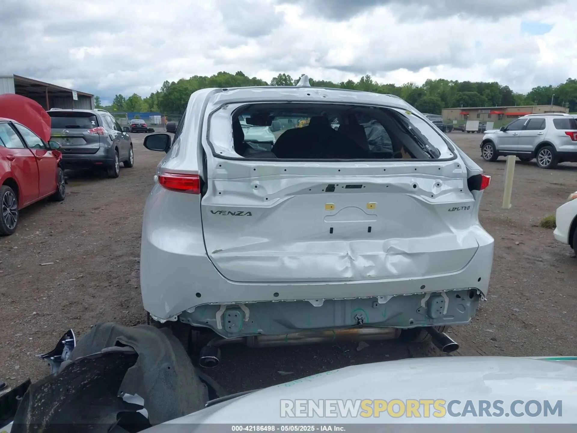 17 Photograph of a damaged car JTEAAAAH4RJ176970 TOYOTA VENZA 2024