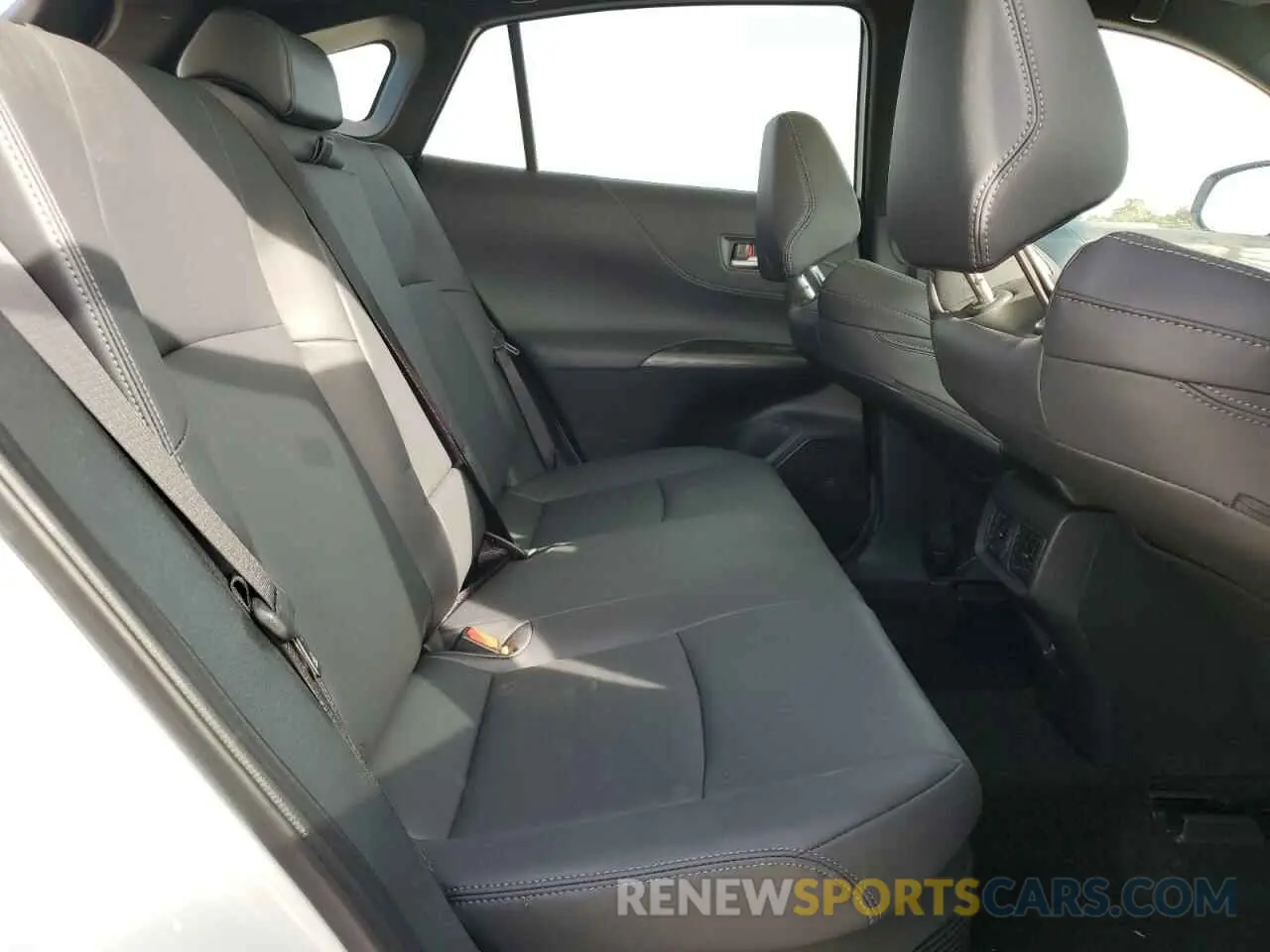 11 Фотография поврежденного автомобиля JTEAAAAH4RJ181828 TOYOTA VENZA 2024