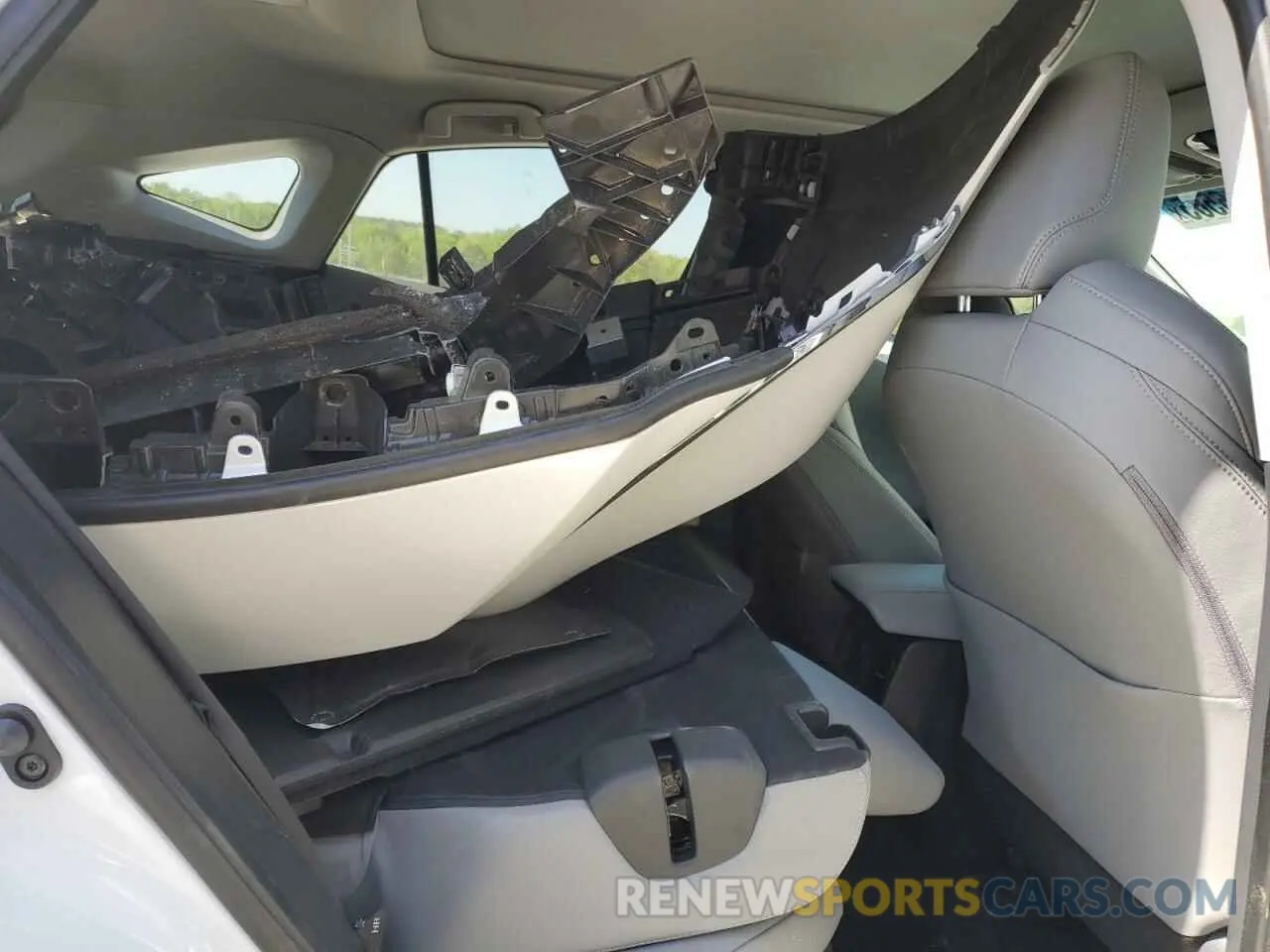 11 Photograph of a damaged car JTEAAAAH9RJ183297 TOYOTA VENZA 2024