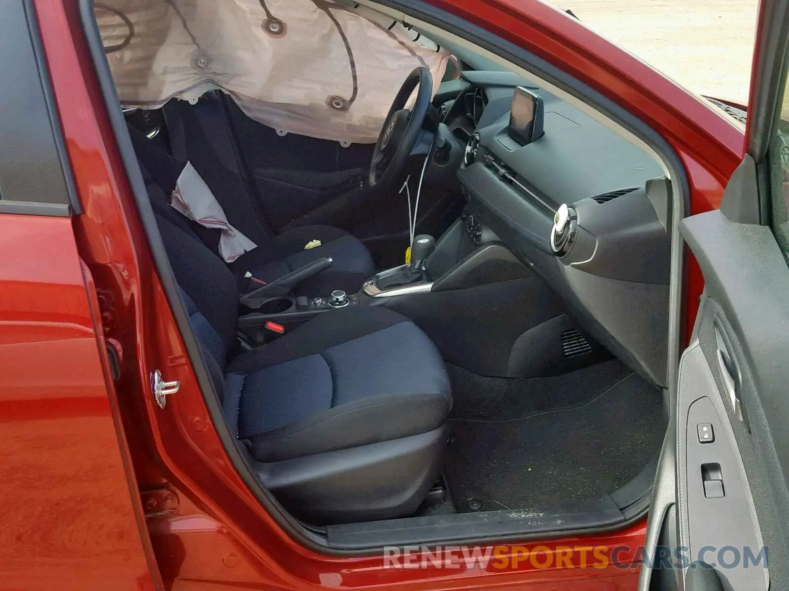 5 Photograph of a damaged car 3MYDLBYV0KY501825 TOYOTA YARIS 2019