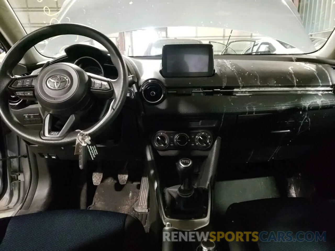 8 Фотография поврежденного автомобиля 3MYDLBYV0KY503347 TOYOTA YARIS 2019