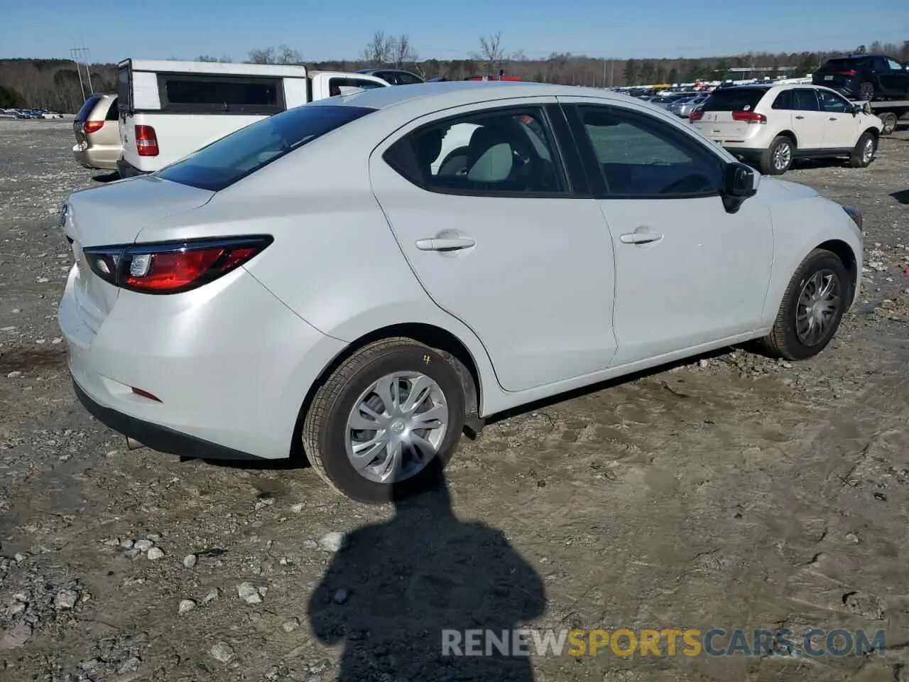3 Фотография поврежденного автомобиля 3MYDLBYV0KY505938 TOYOTA YARIS 2019